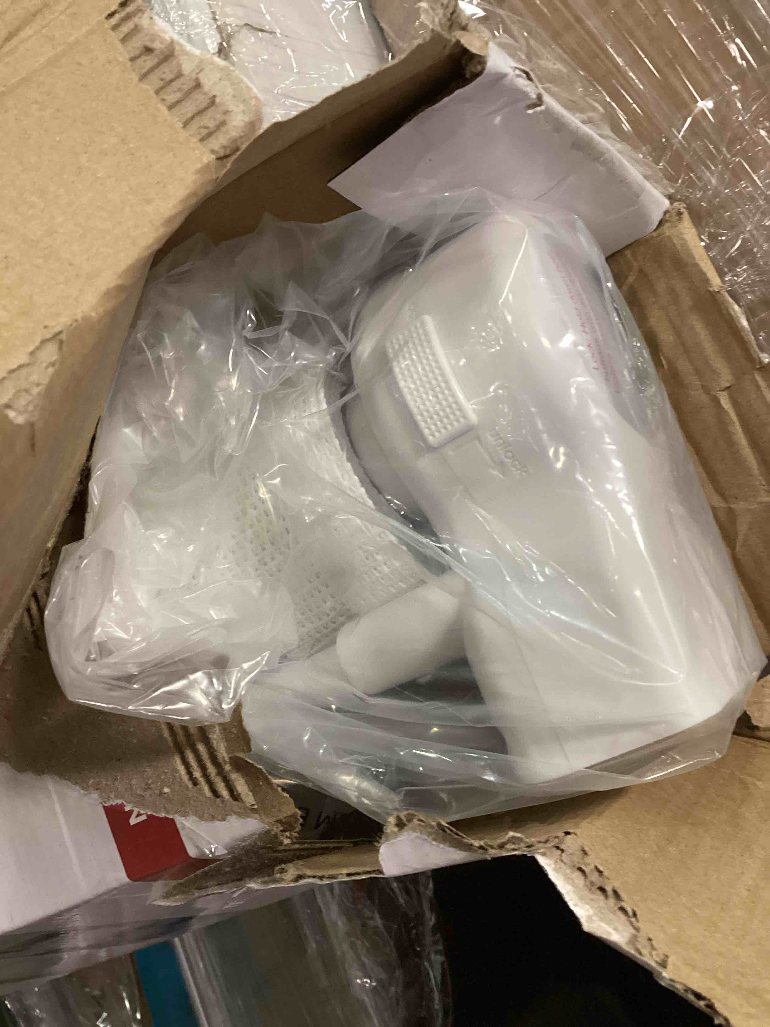https://s3.amazonaws.com/lotting-images-prod/bidfta/PNK2308905_1746797496793.jpeg