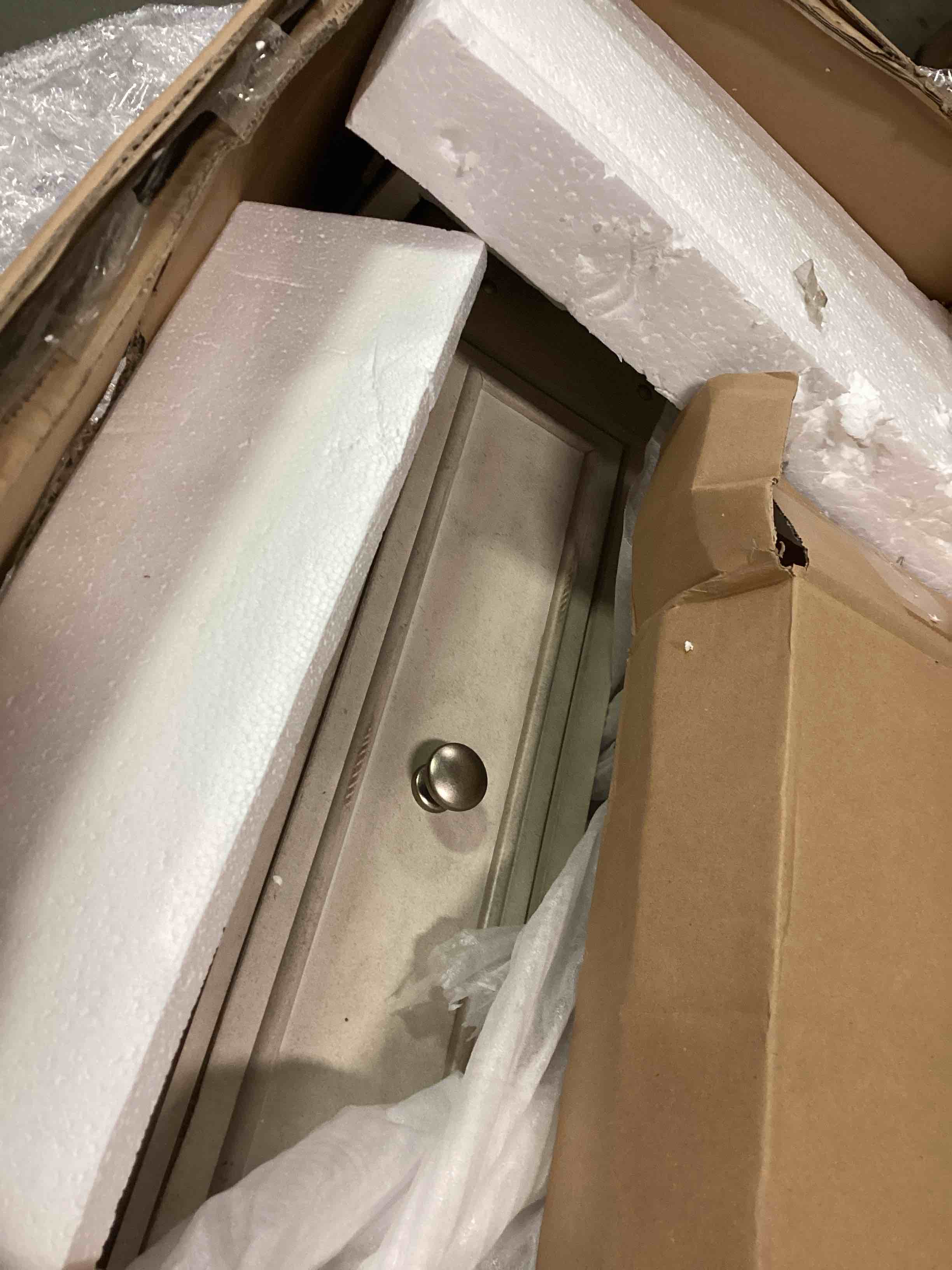 https://s3.amazonaws.com/lotting-images-prod/bidfta/PNK2309049_1747077836915.jpeg