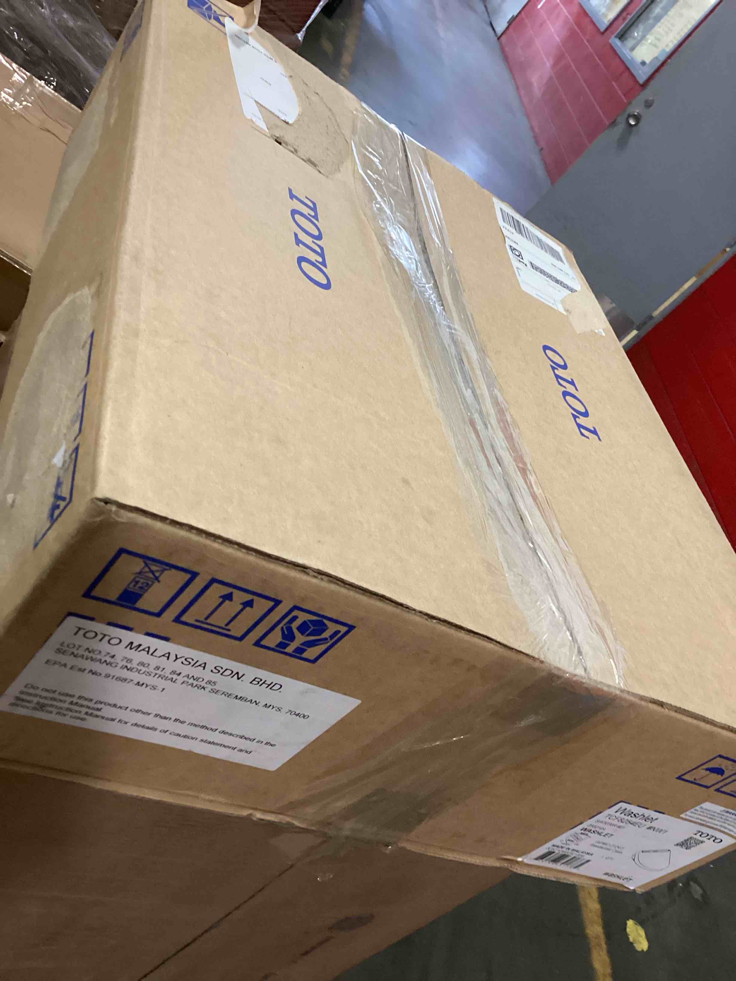 https://s3.amazonaws.com/lotting-images-prod/bidfta/PNK2309140_1747225083709.jpeg