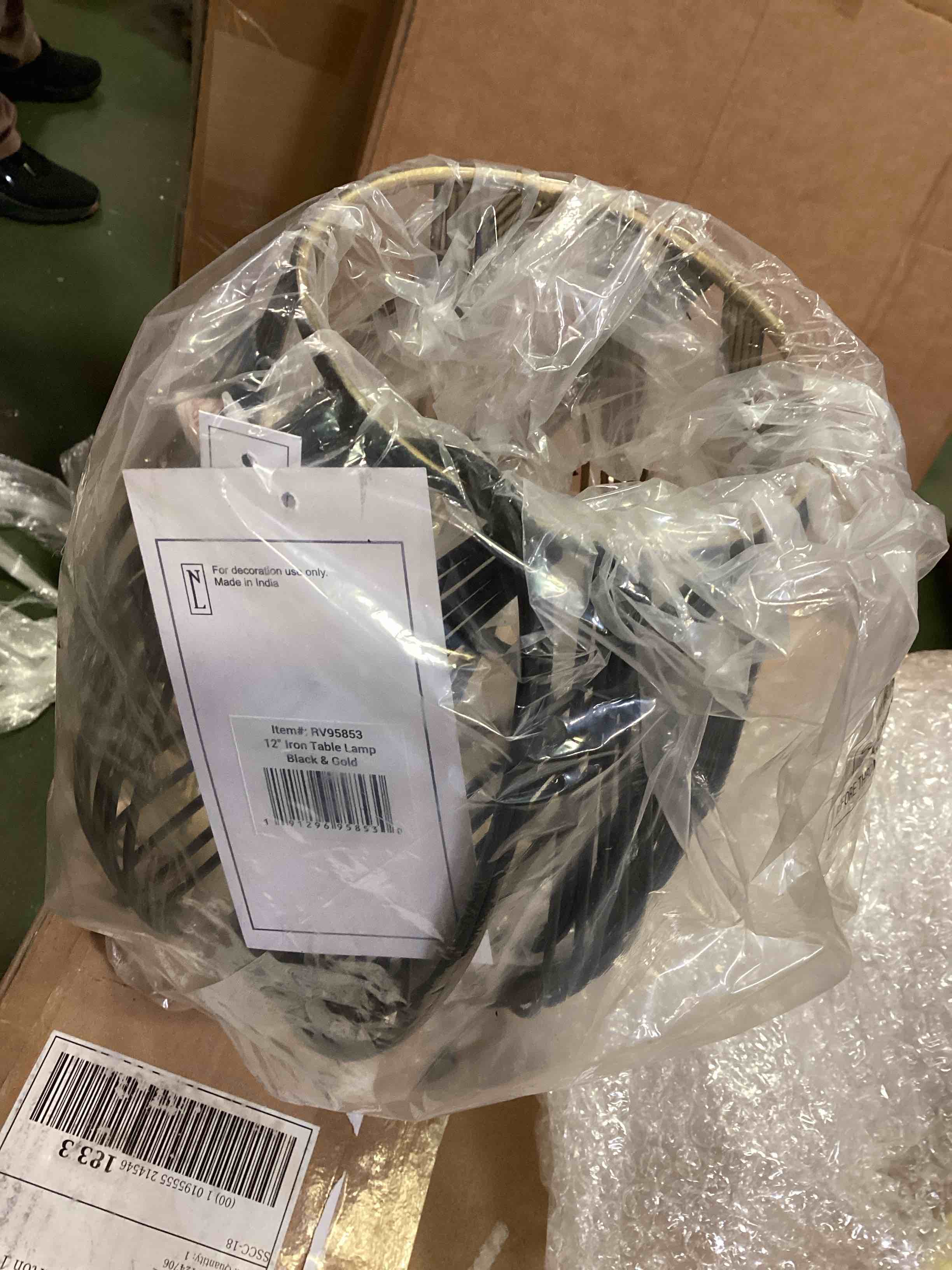 https://s3.amazonaws.com/lotting-images-prod/bidfta/PNK2309817_1747934797145.jpeg