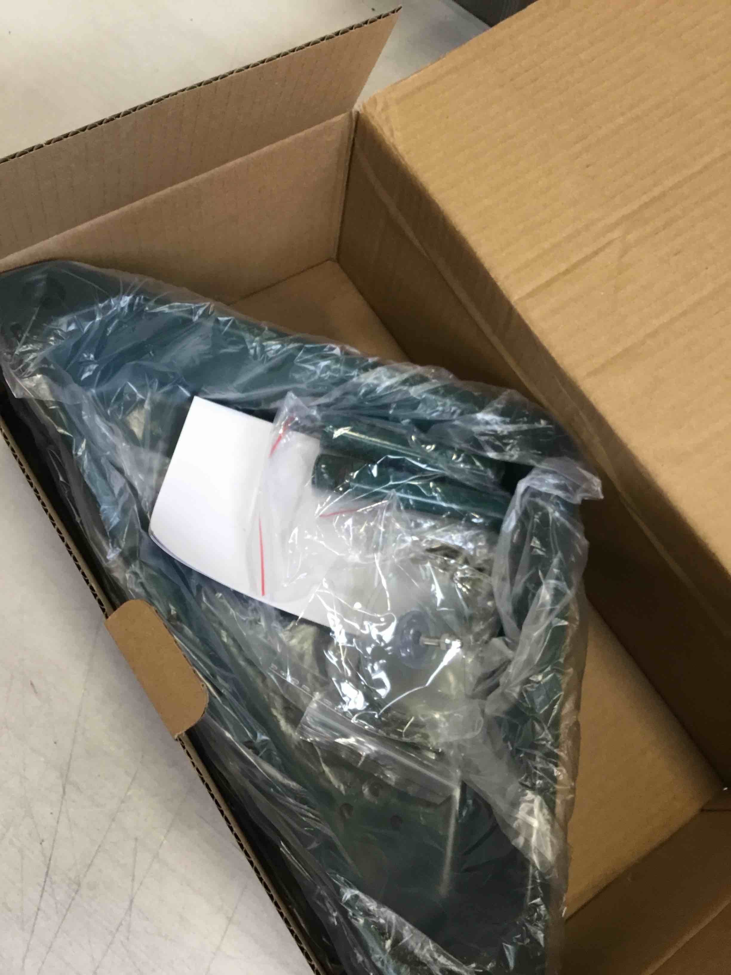 https://s3.amazonaws.com/lotting-images-prod/bidfta/PNK2315192_1746535644367.jpeg