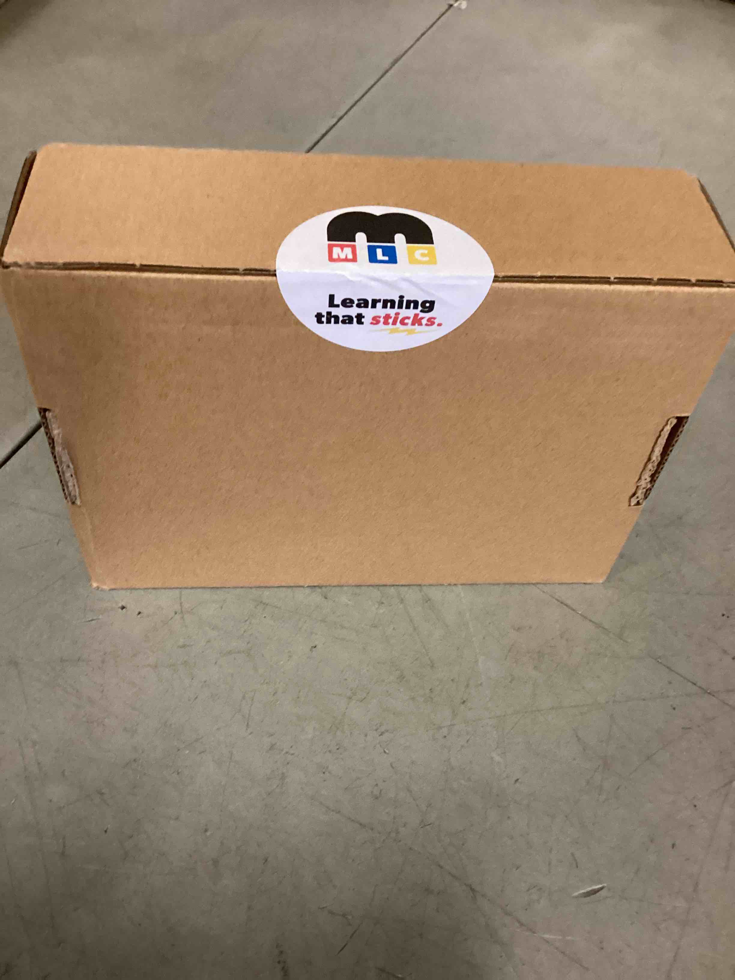 https://s3.amazonaws.com/lotting-images-prod/bidfta/PNK2316164_1748634573591.jpeg