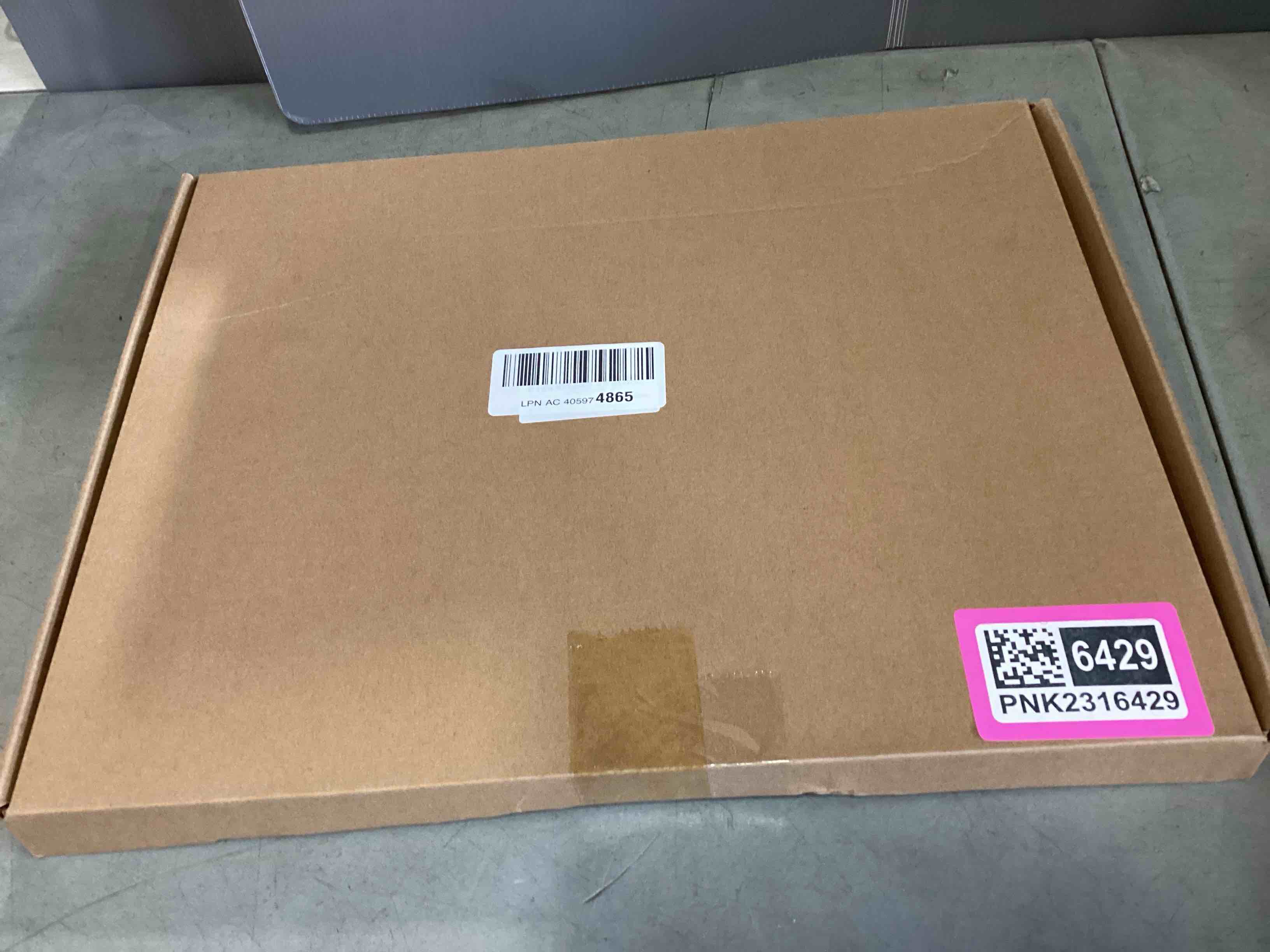 https://s3.amazonaws.com/lotting-images-prod/bidfta/PNK2316429_1749138877649.jpeg