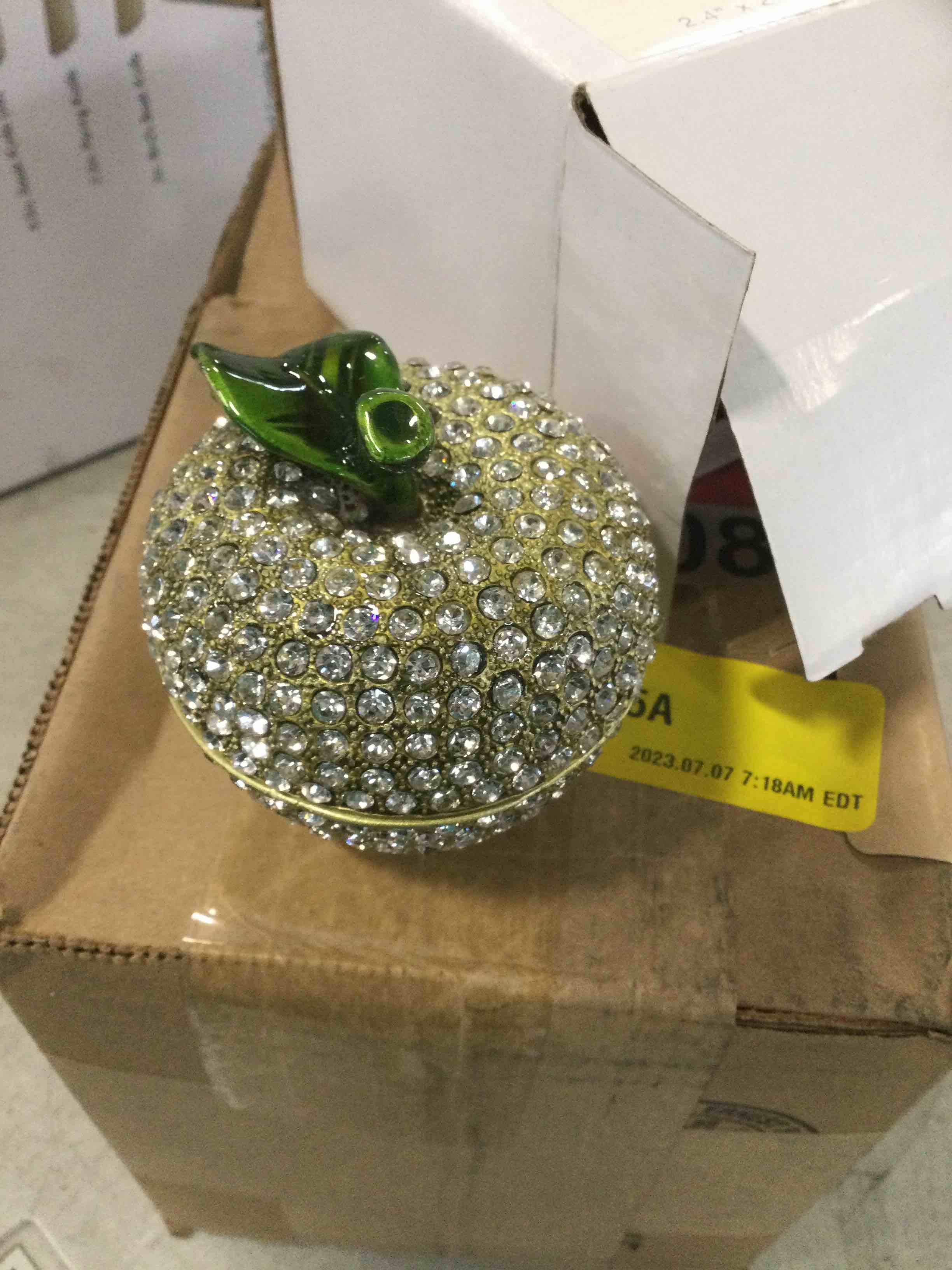 https://s3.amazonaws.com/lotting-images-prod/bidfta/PNK2317797_1744905463477.jpeg