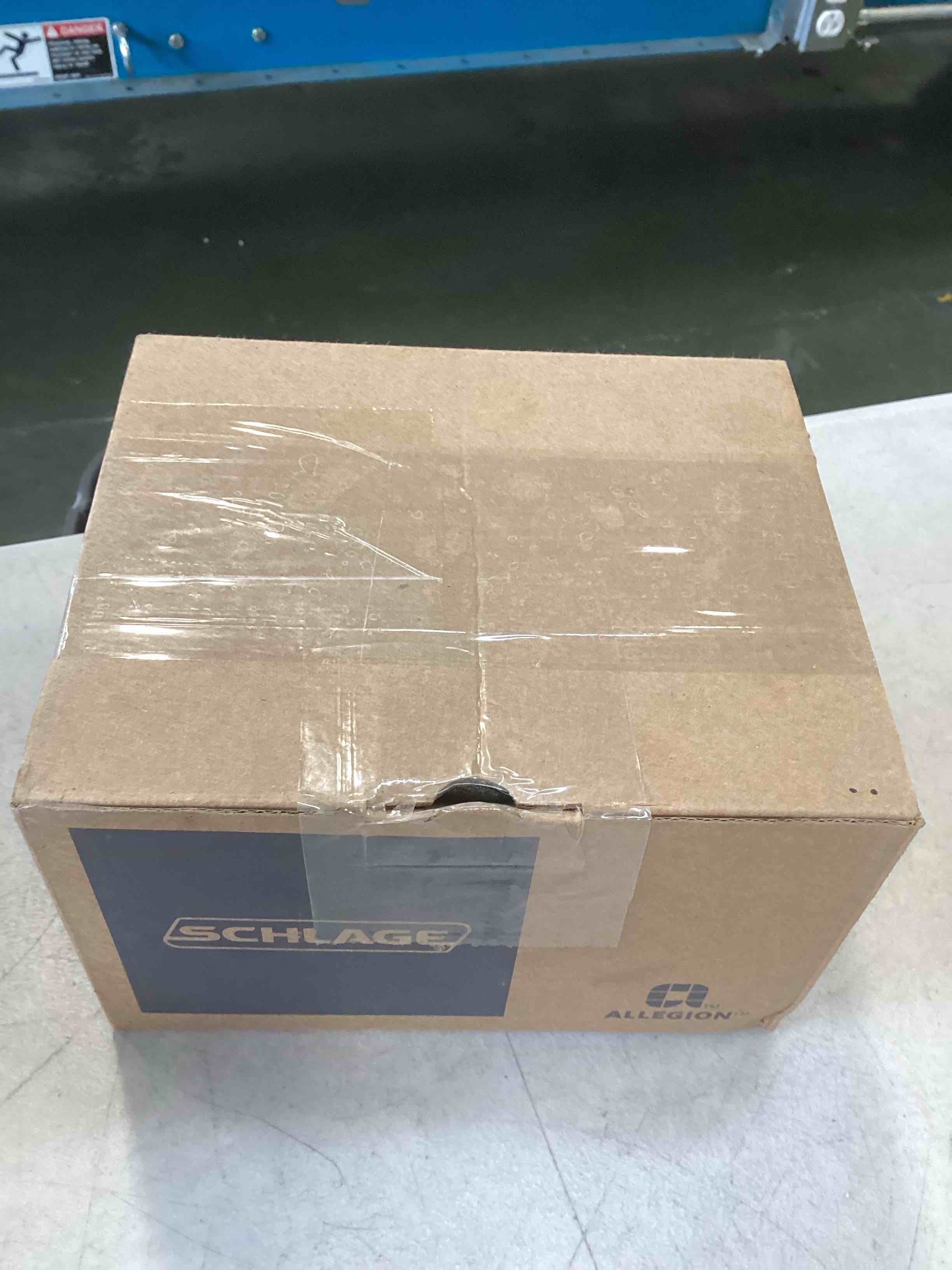 https://s3.amazonaws.com/lotting-images-prod/bidfta/PNK2318023_1745243358028.jpeg