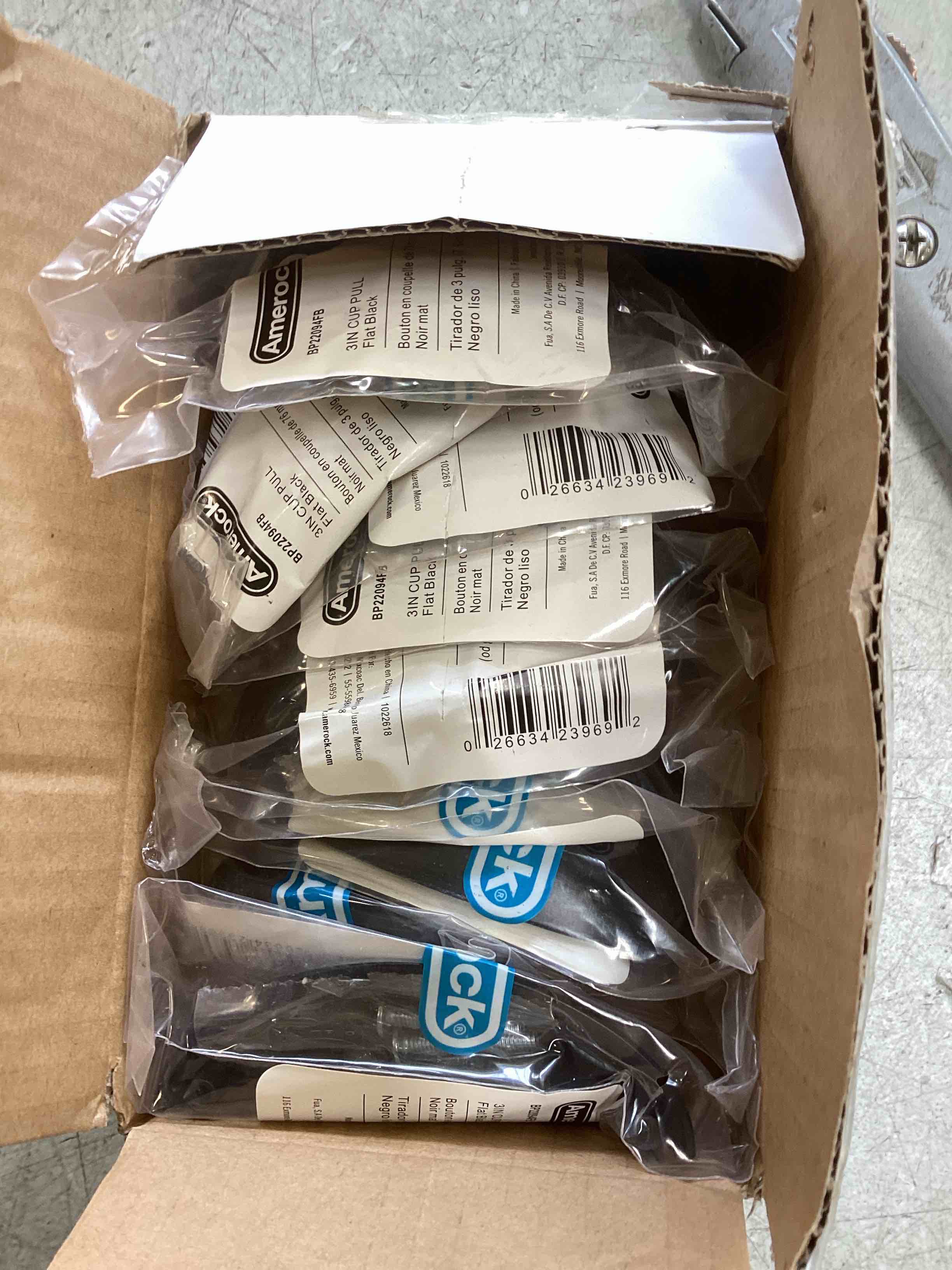 https://s3.amazonaws.com/lotting-images-prod/bidfta/PNK2318309_1745341582110.jpeg