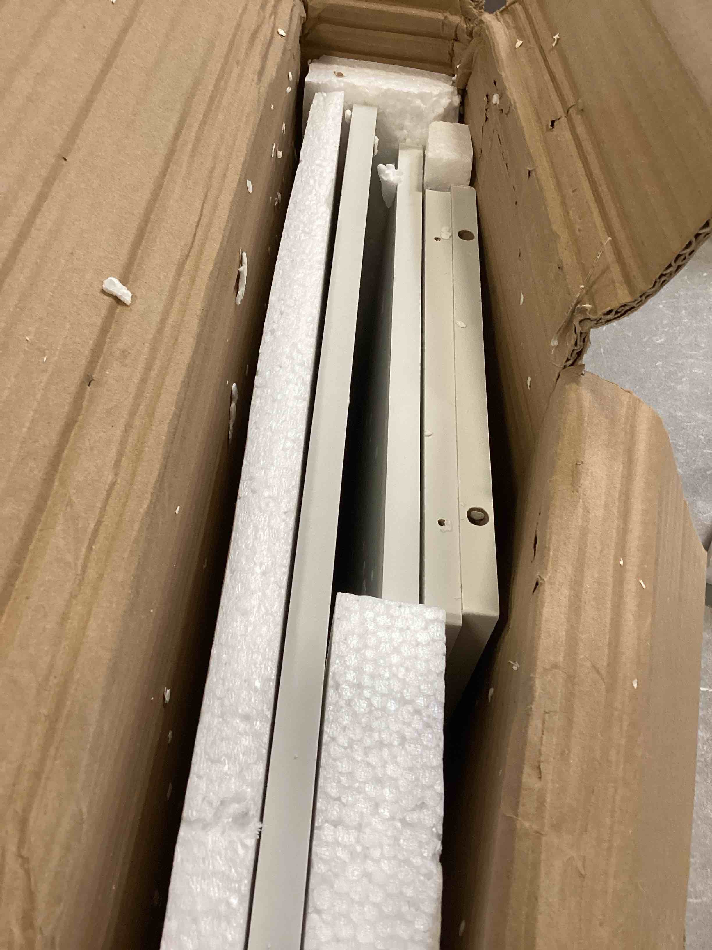 https://s3.amazonaws.com/lotting-images-prod/bidfta/PNK2318704_1745506690055.jpeg