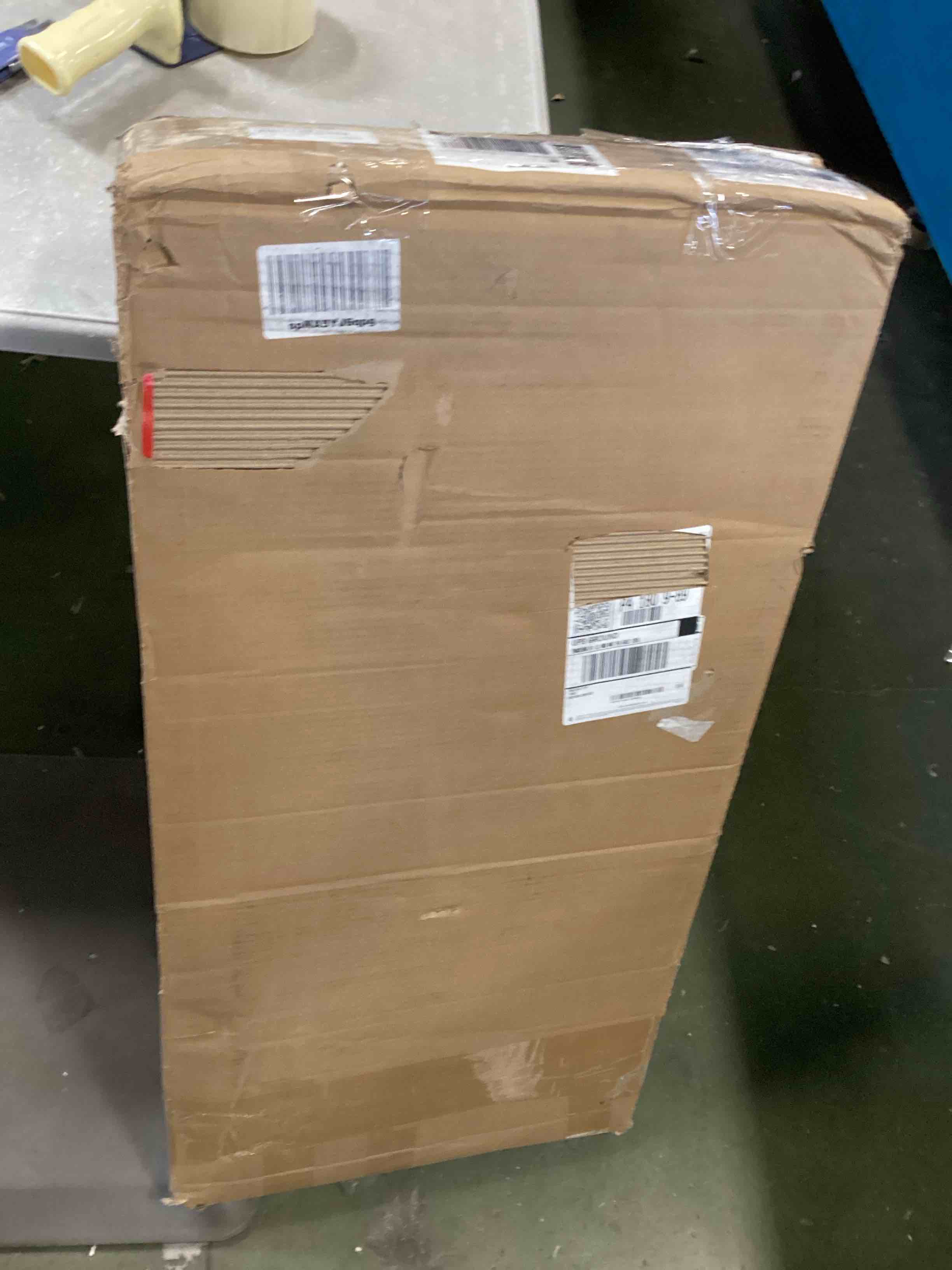 https://s3.amazonaws.com/lotting-images-prod/bidfta/PNK2318704_1745506721350.jpeg