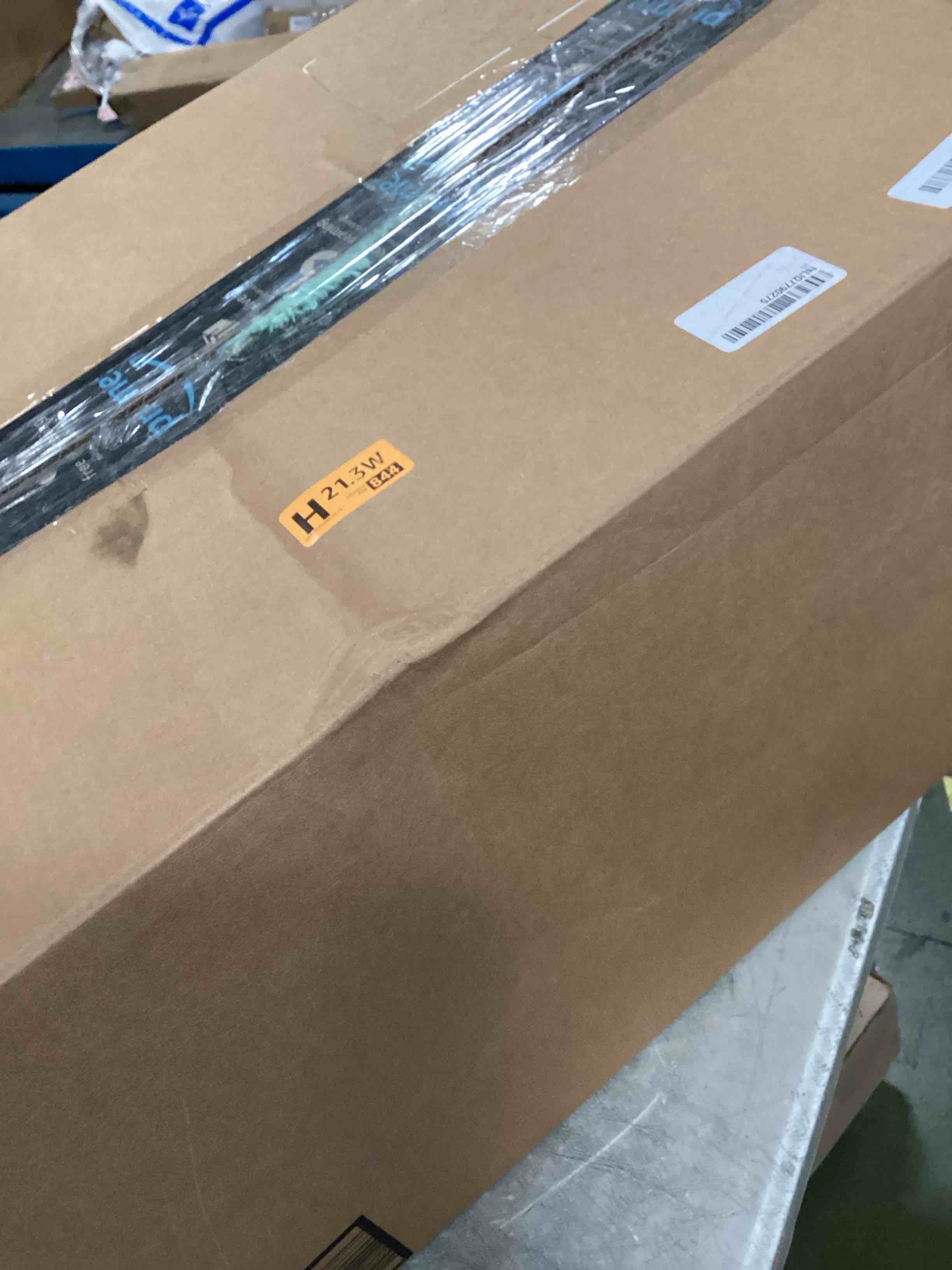https://s3.amazonaws.com/lotting-images-prod/bidfta/PNK2318791_1745498536654.jpeg