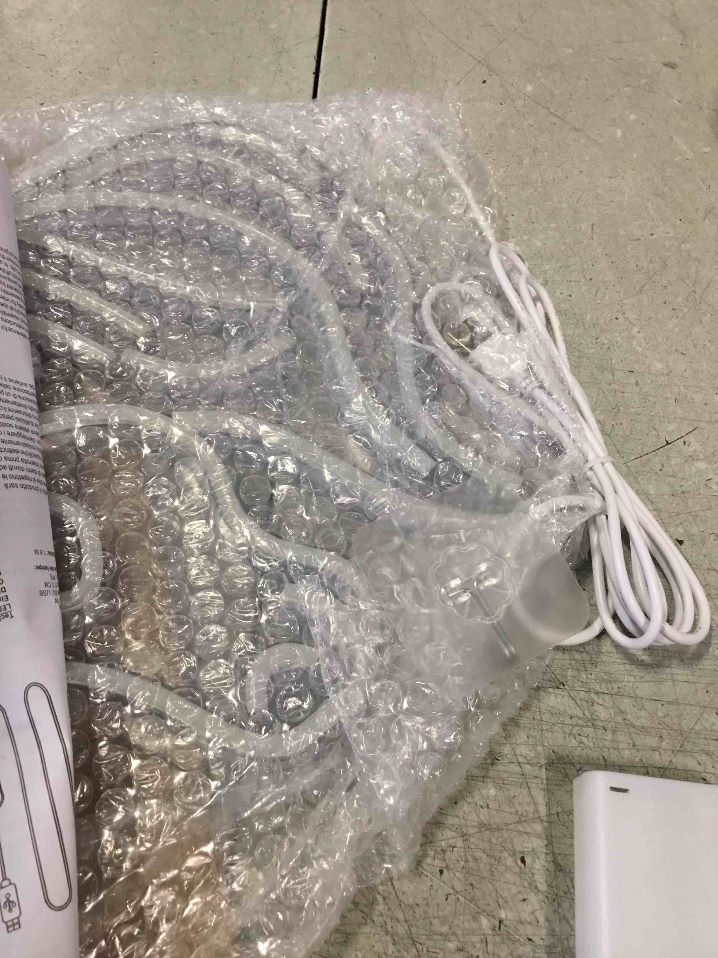 https://s3.amazonaws.com/lotting-images-prod/bidfta/PNK2321484_1743083329927.jpeg