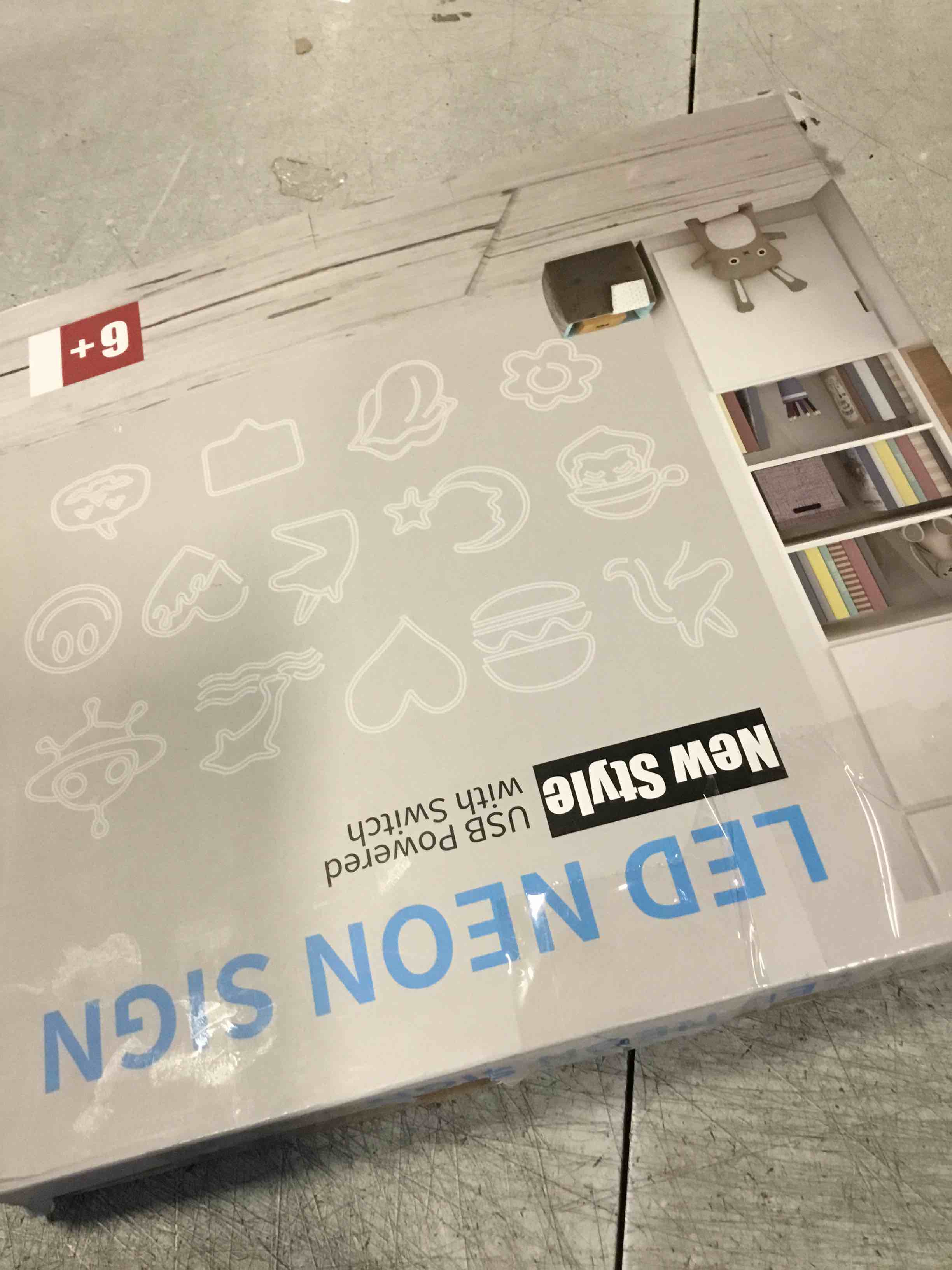 https://s3.amazonaws.com/lotting-images-prod/bidfta/PNK2321484_1743083369504.jpeg