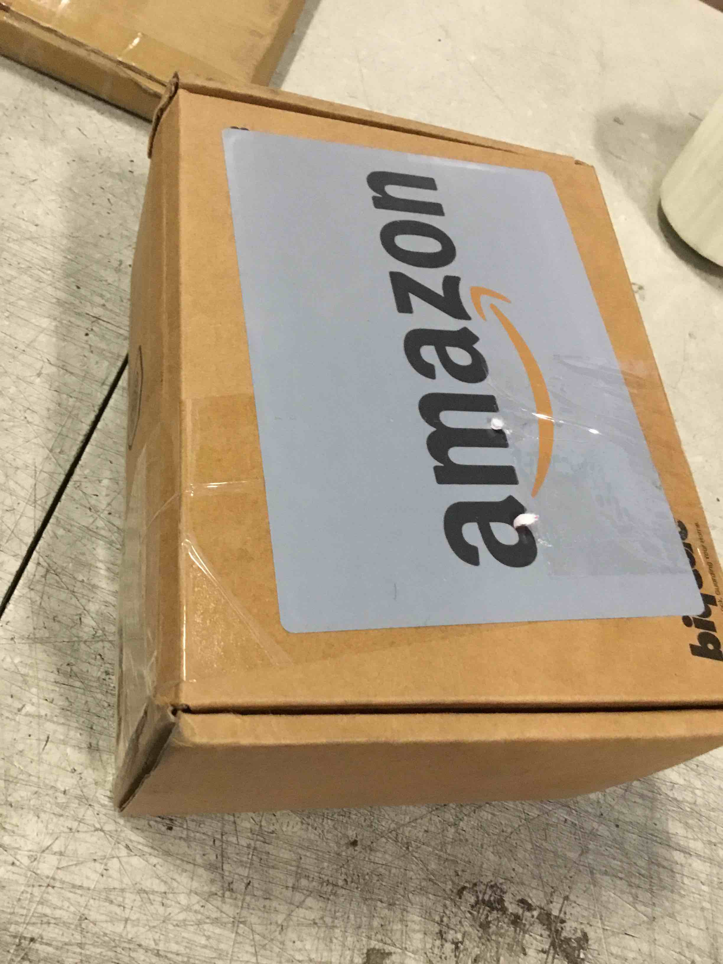 https://s3.amazonaws.com/lotting-images-prod/bidfta/PNK2321504_1743087292548.jpeg