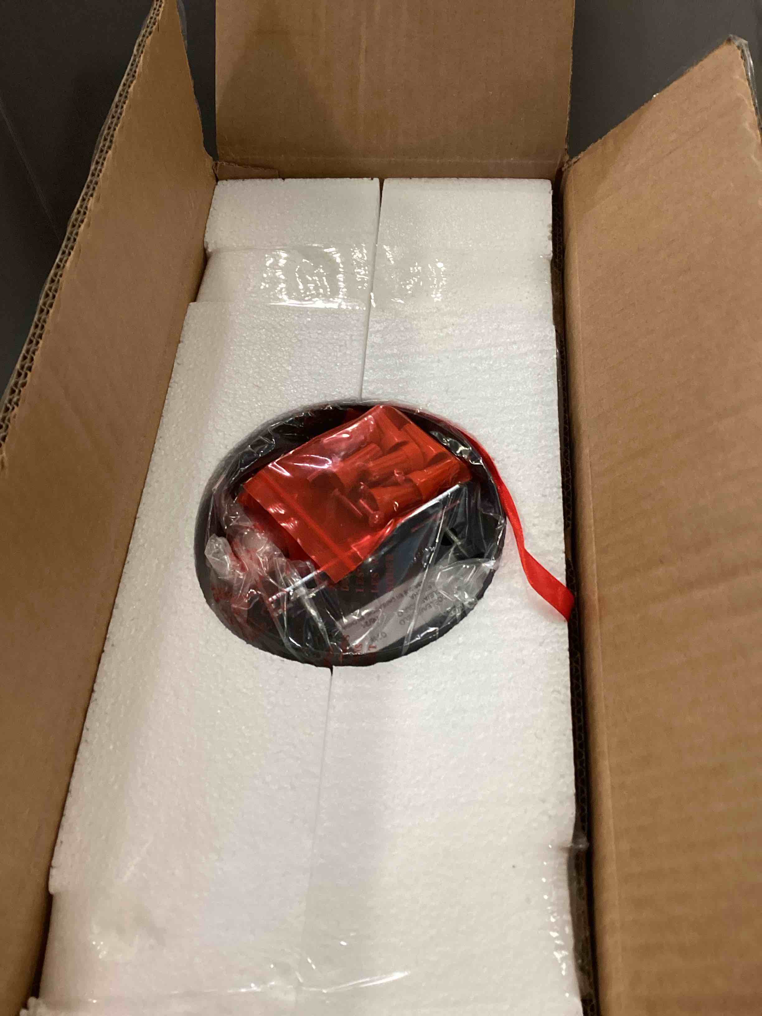 https://s3.amazonaws.com/lotting-images-prod/bidfta/PNK2322255_1745422315301.jpeg
