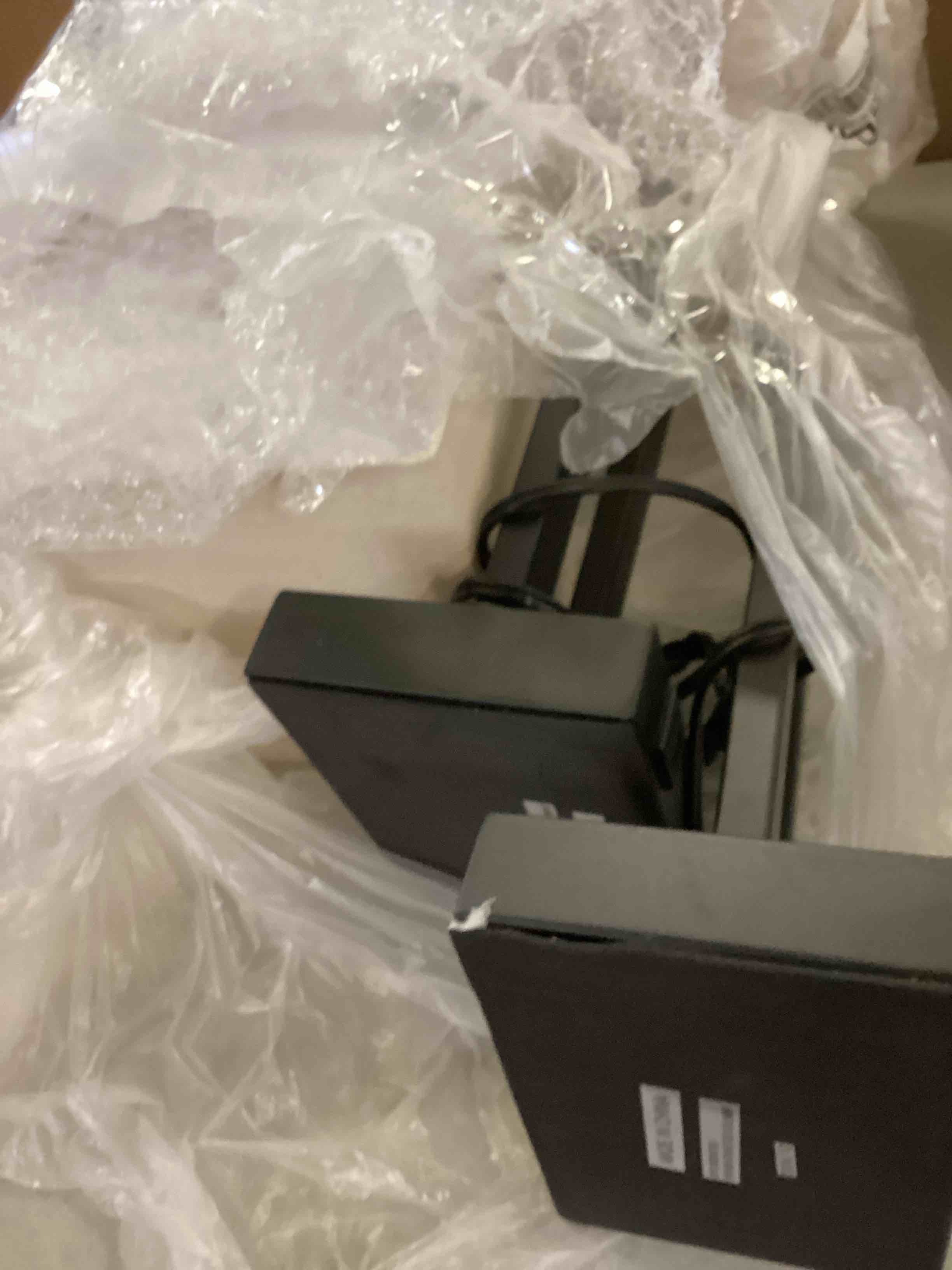 https://s3.amazonaws.com/lotting-images-prod/bidfta/PNK2322693_1745867913370.jpeg