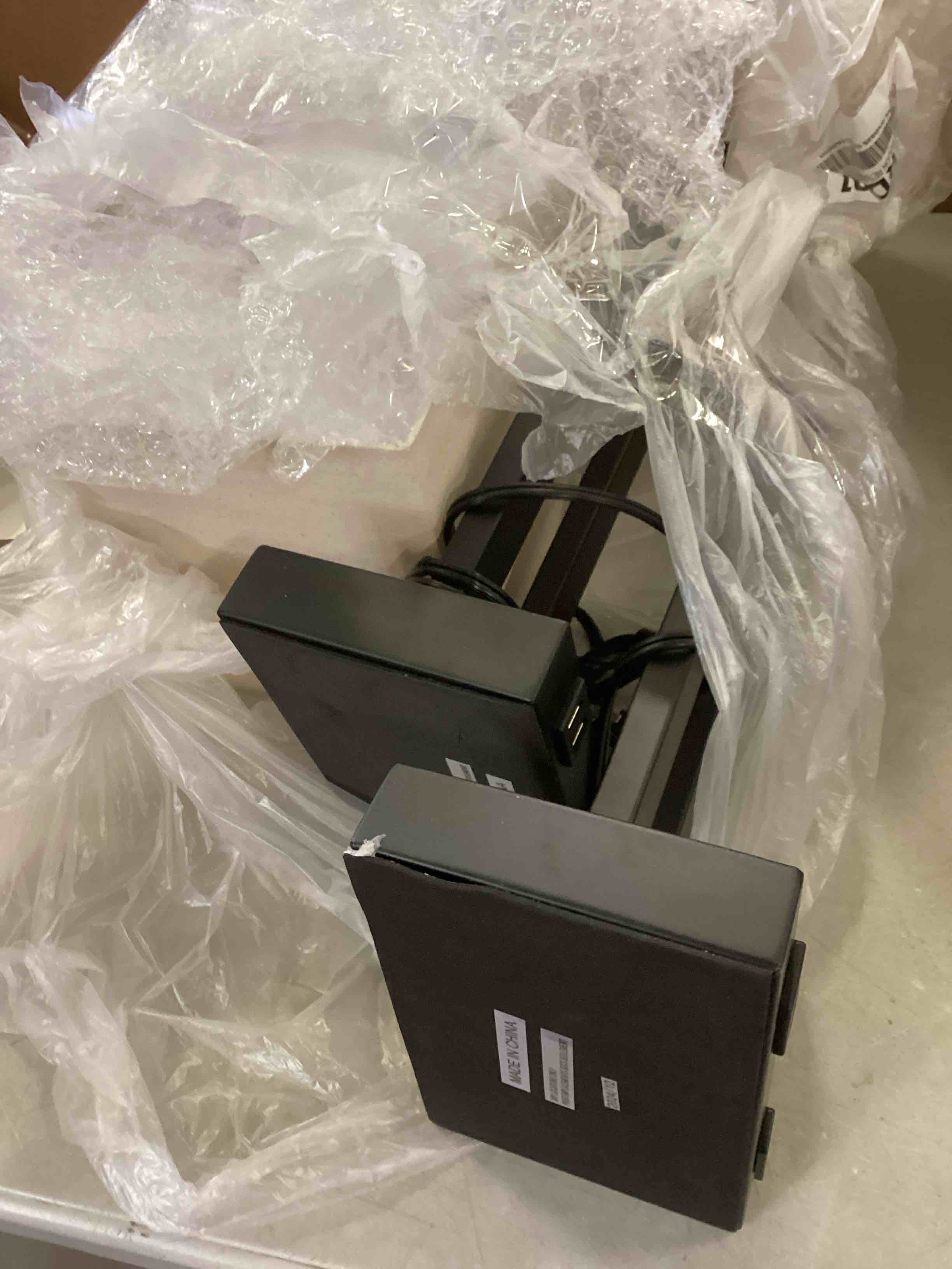 https://s3.amazonaws.com/lotting-images-prod/bidfta/PNK2322693_1745867915248.jpeg