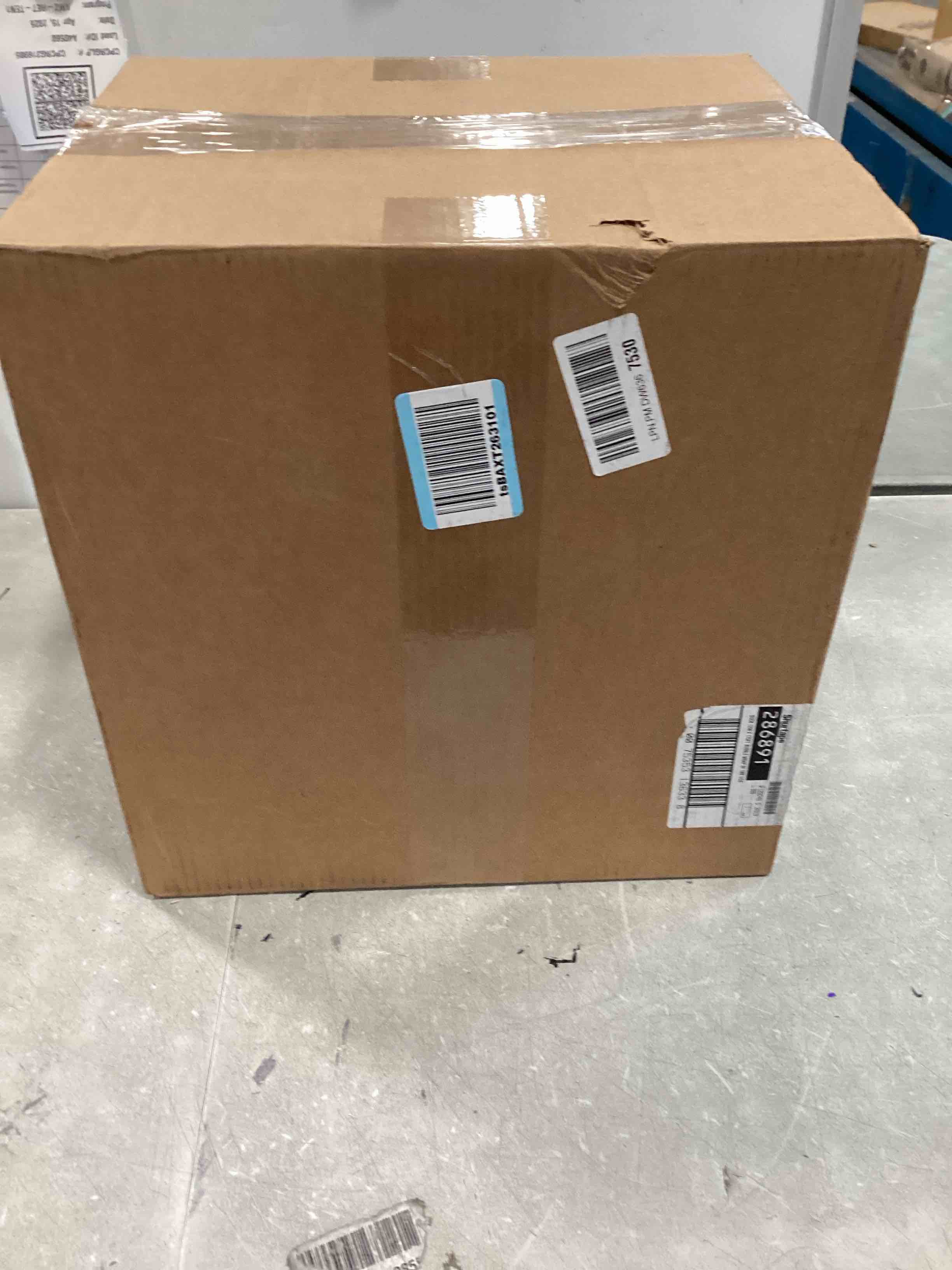 https://s3.amazonaws.com/lotting-images-prod/bidfta/PNK2324172_1744986382696.jpeg