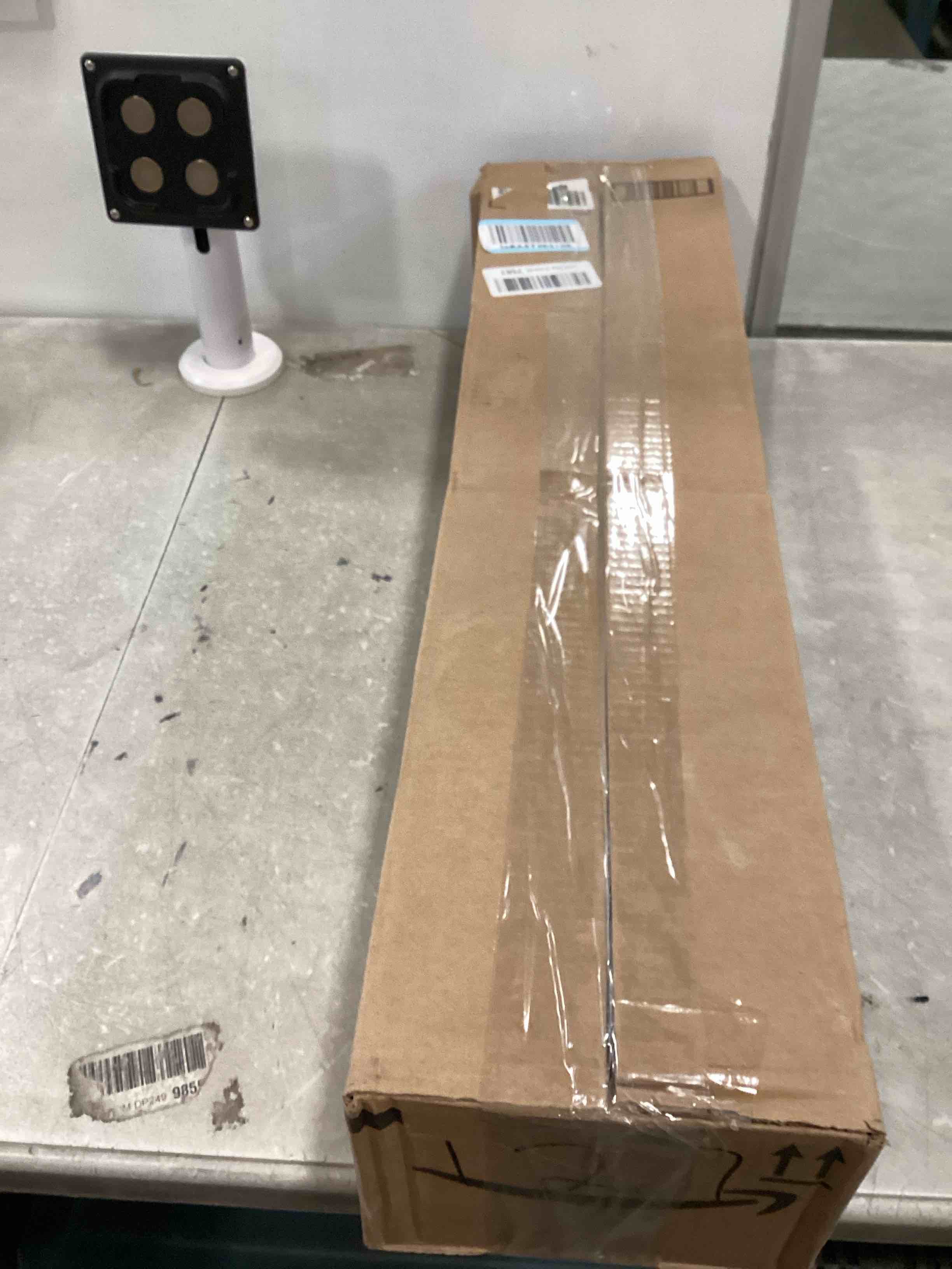 https://s3.amazonaws.com/lotting-images-prod/bidfta/PNK2324174_1744986692251.jpeg