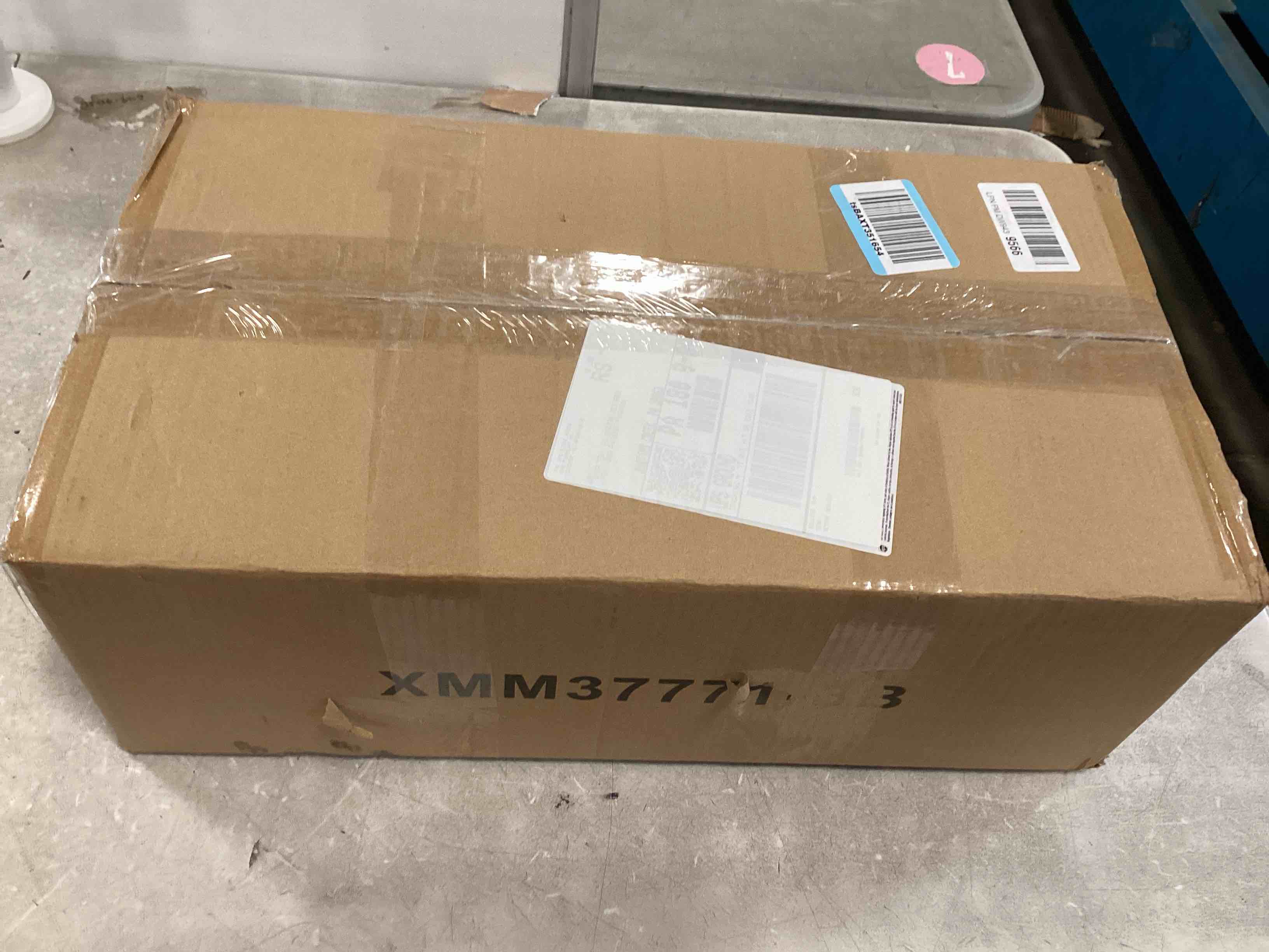https://s3.amazonaws.com/lotting-images-prod/bidfta/PNK2324216_1744998316844.jpeg