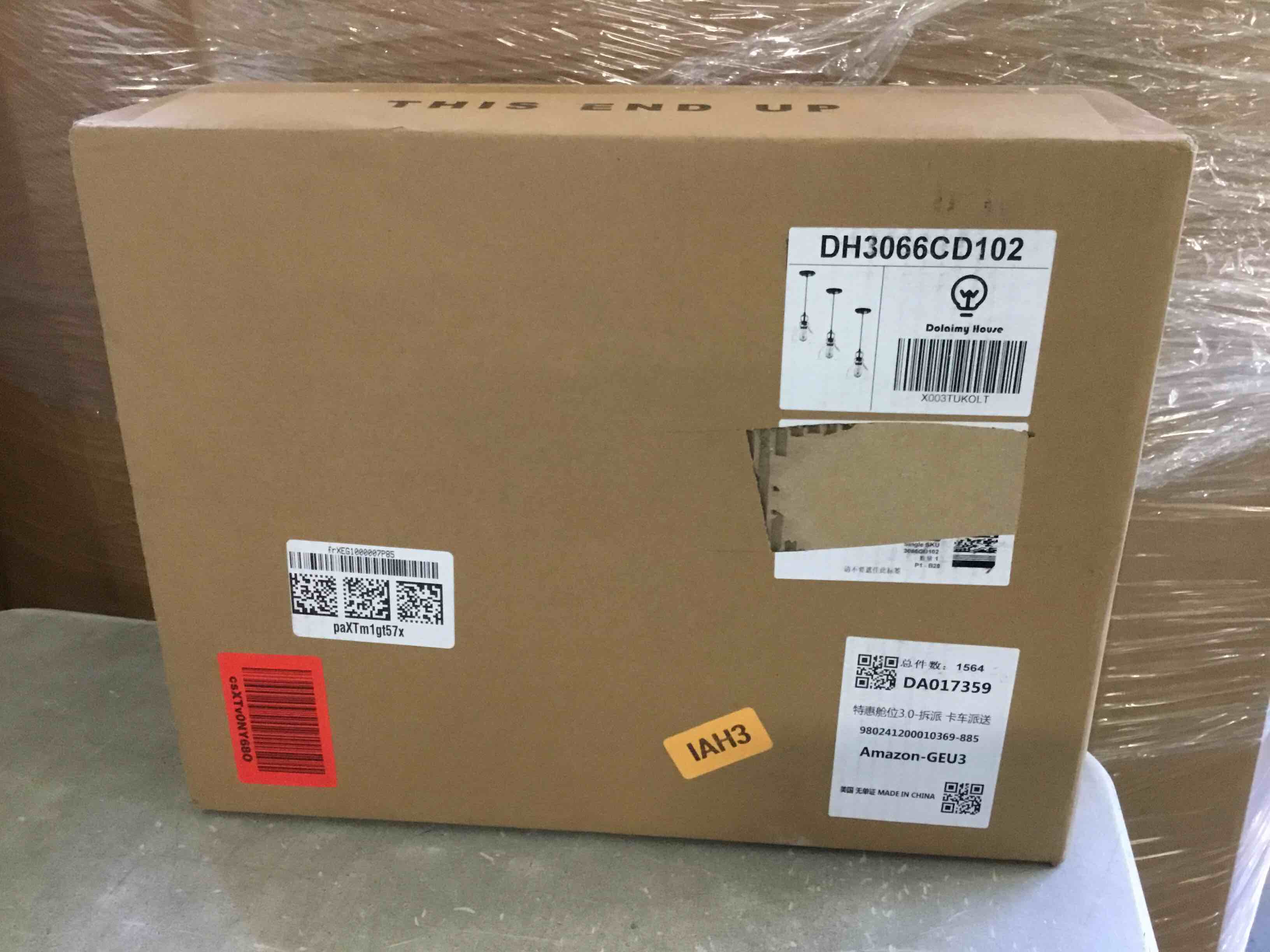 https://s3.amazonaws.com/lotting-images-prod/bidfta/PNK2324455_1745867776312.jpeg