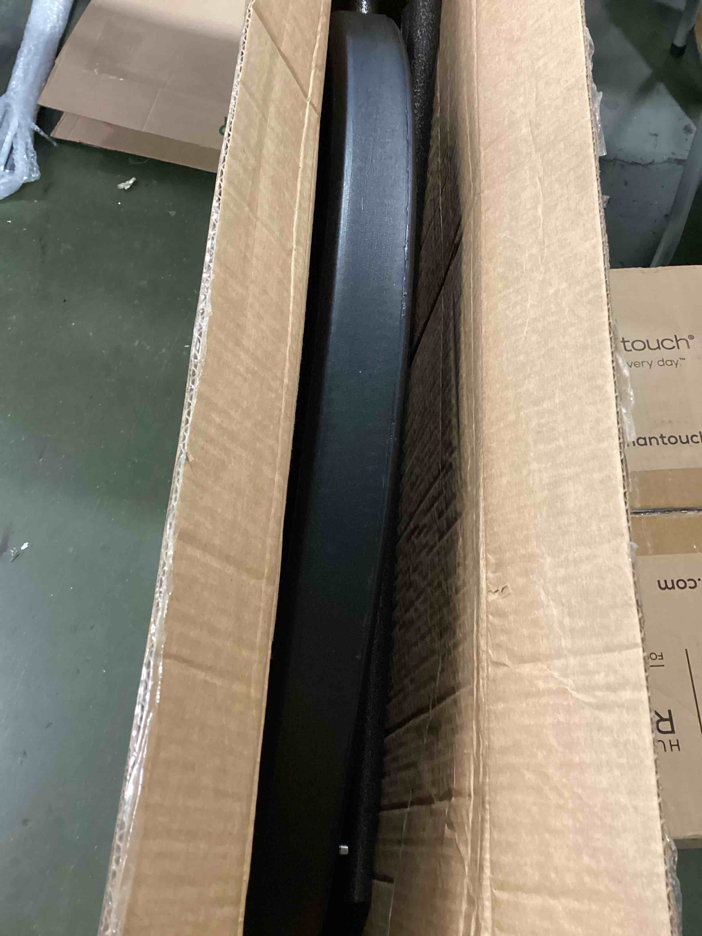 https://s3.amazonaws.com/lotting-images-prod/bidfta/PNK2325401_1747241672215.jpeg