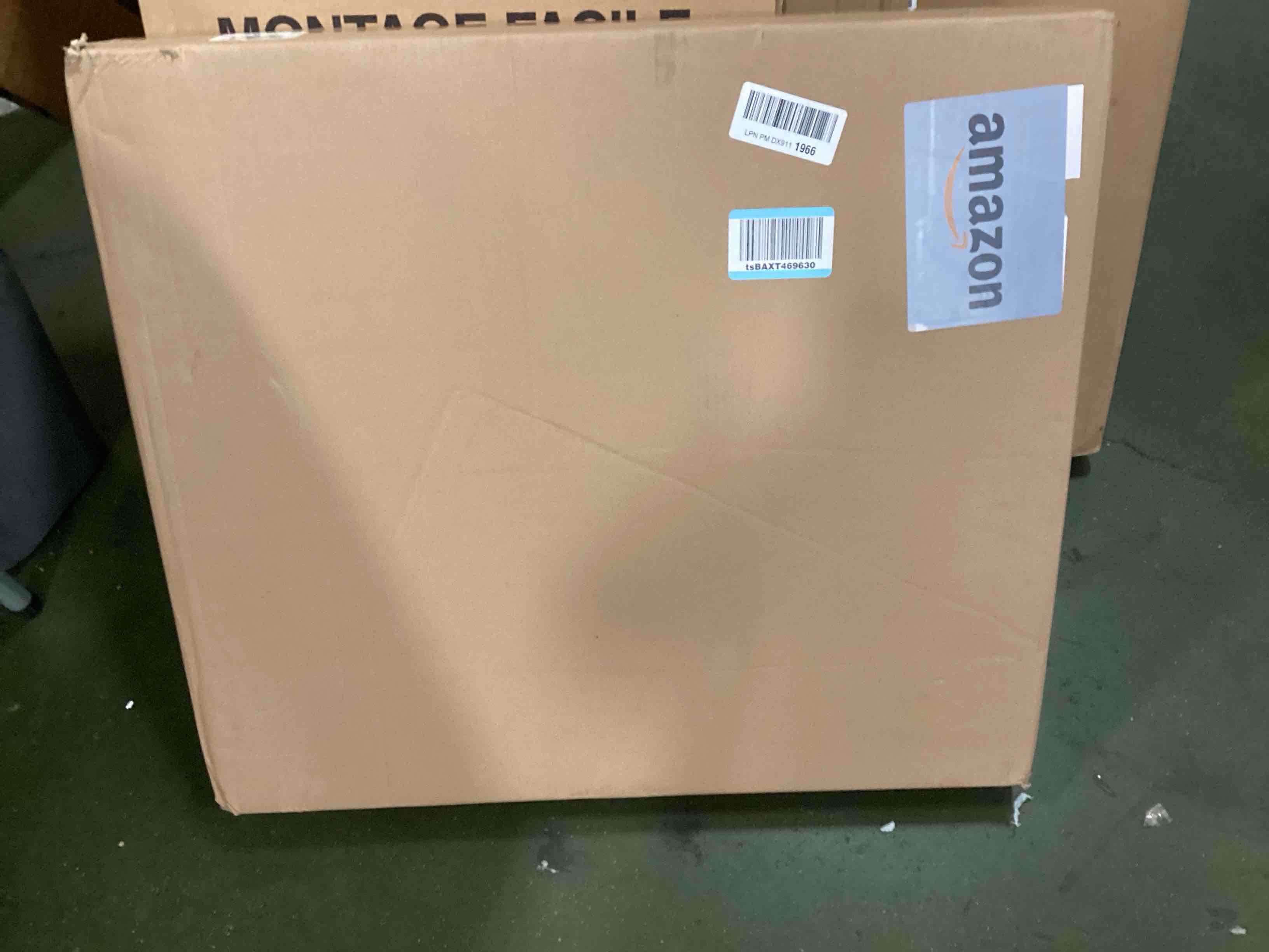 https://s3.amazonaws.com/lotting-images-prod/bidfta/PNK2325588_1747399203568.jpeg