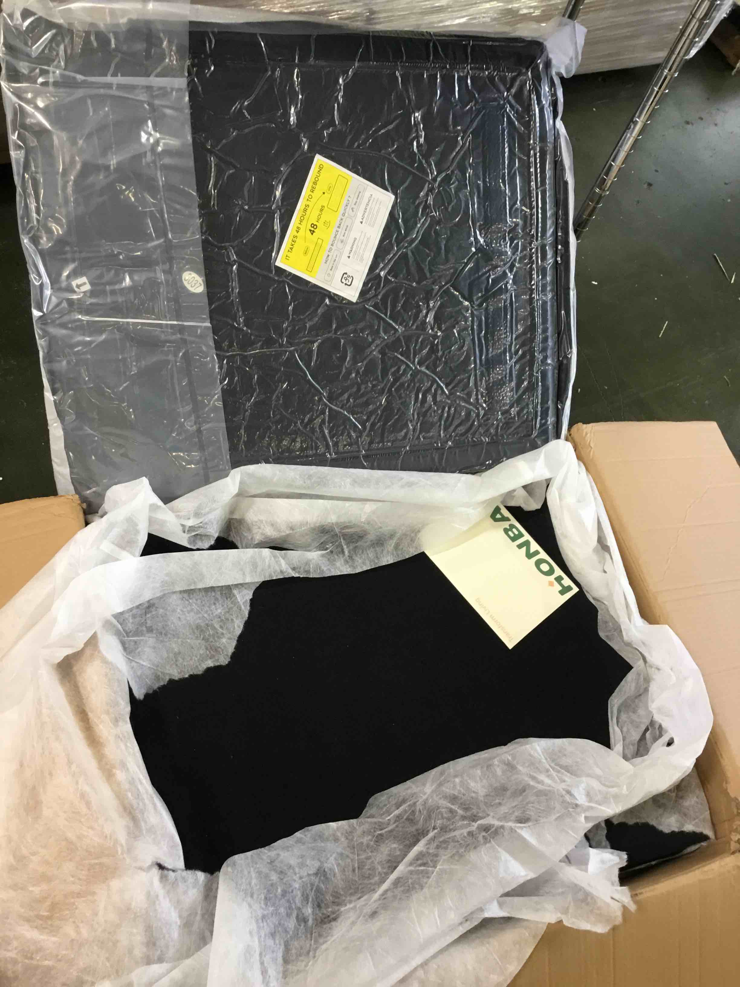 https://s3.amazonaws.com/lotting-images-prod/bidfta/PNK2325884_1749925844255.jpeg