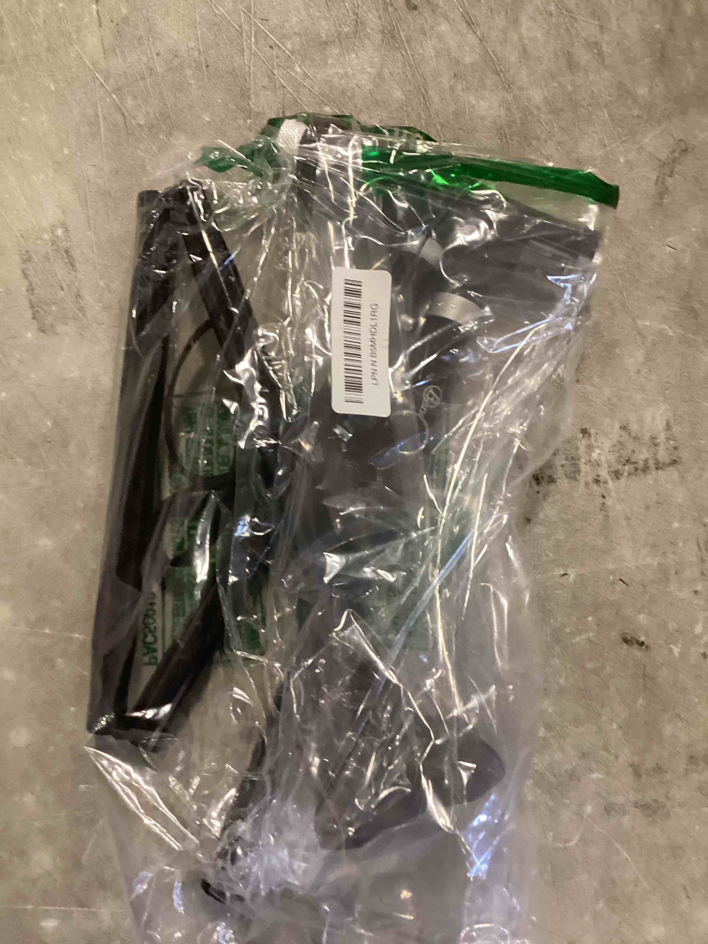 https://s3.amazonaws.com/lotting-images-prod/bidfta/PNK2327433_1742222771253.jpeg