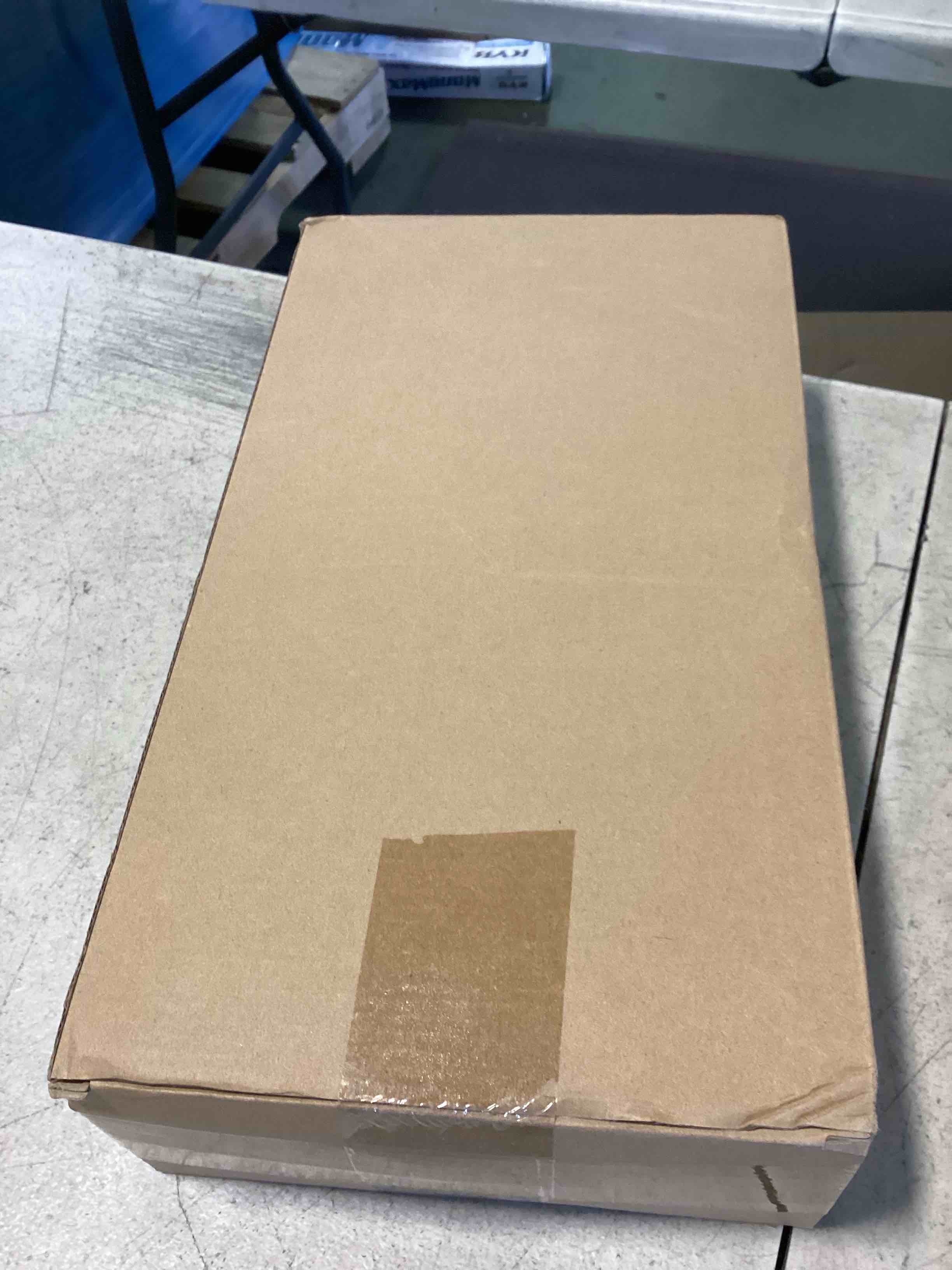 https://s3.amazonaws.com/lotting-images-prod/bidfta/PNK2329339_1740577593404.jpeg
