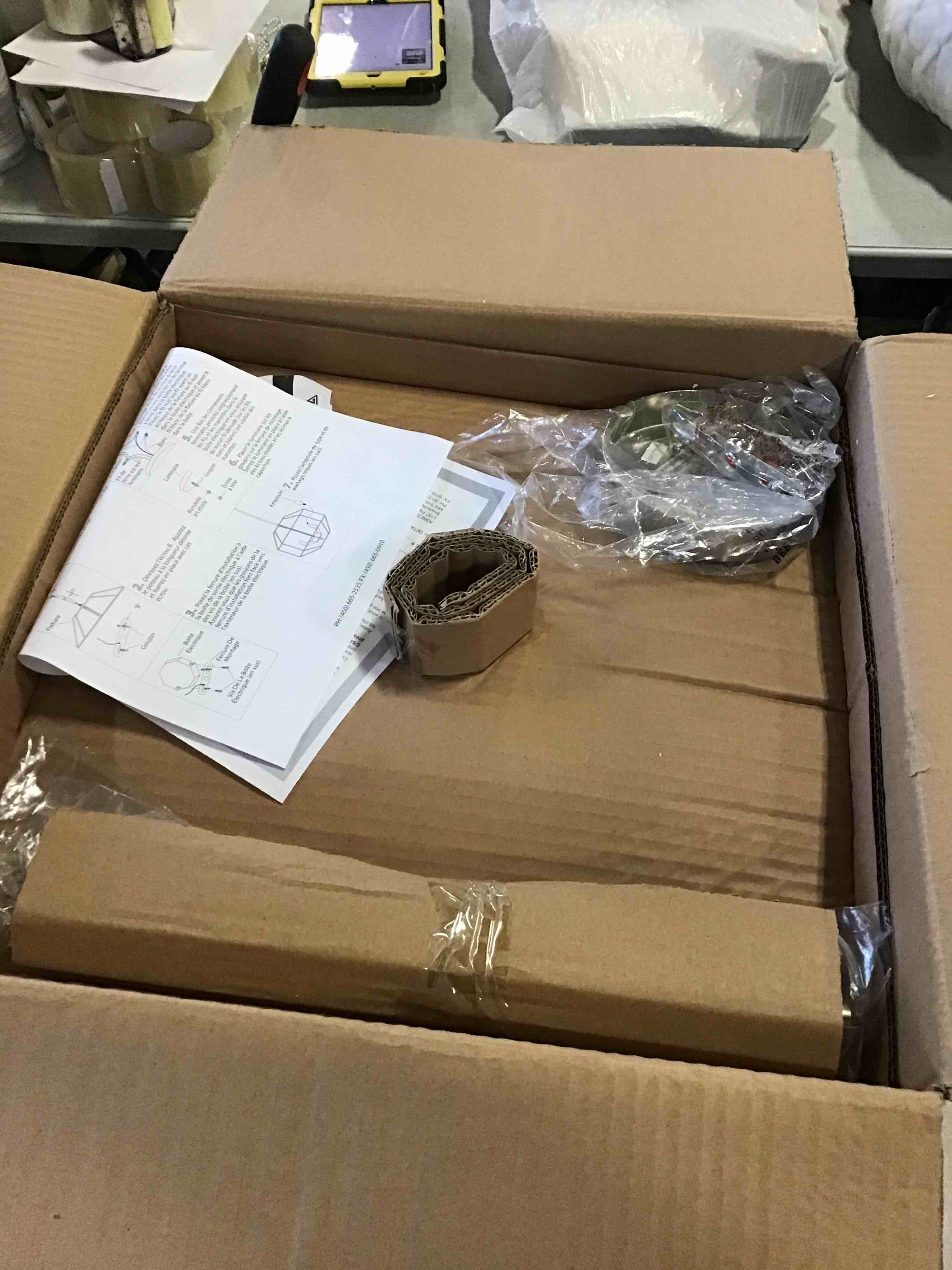https://s3.amazonaws.com/lotting-images-prod/bidfta/PNK2332442_1740575680216.jpeg