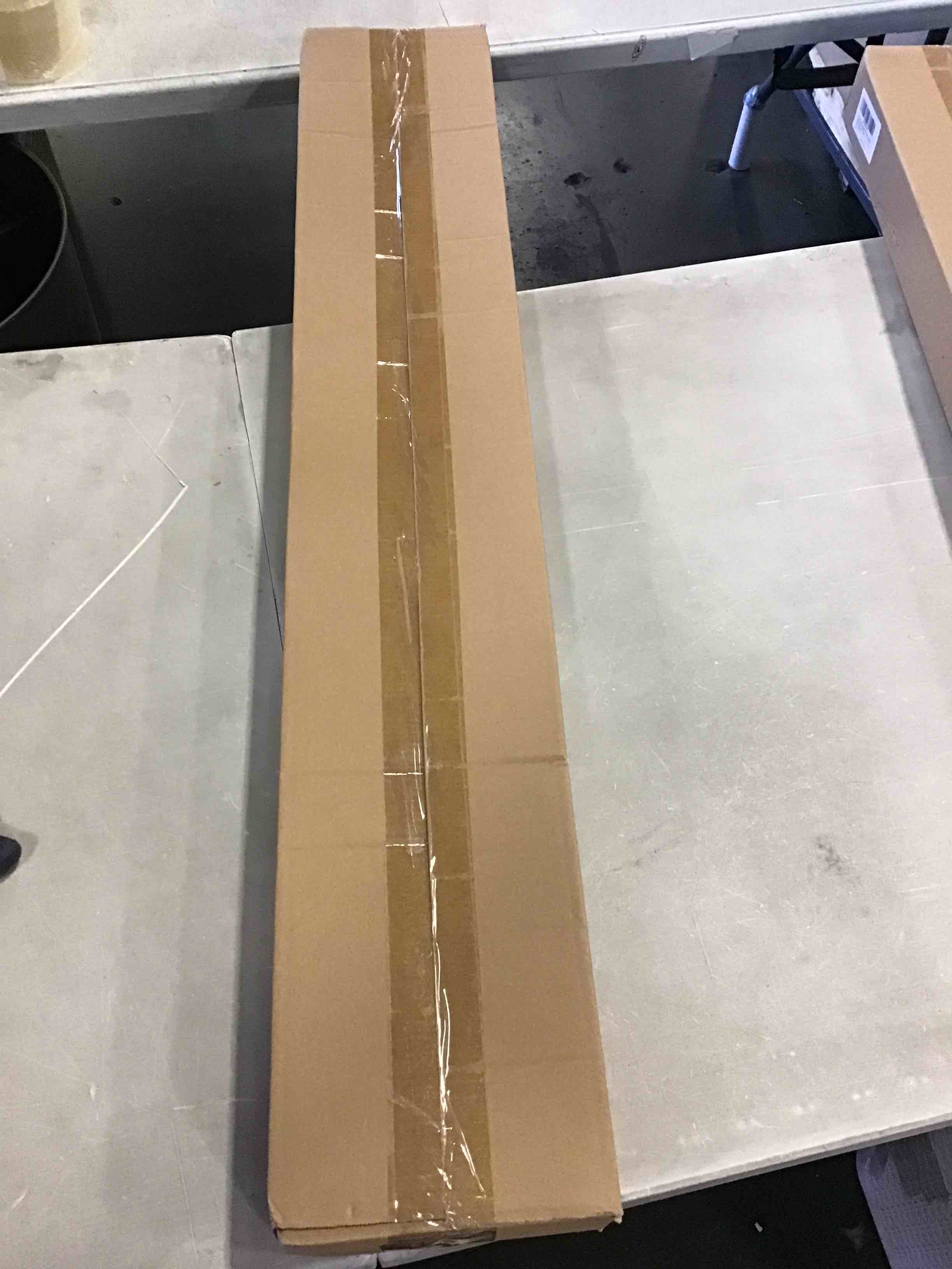 https://s3.amazonaws.com/lotting-images-prod/bidfta/PNK2332842_1740772749640.jpeg