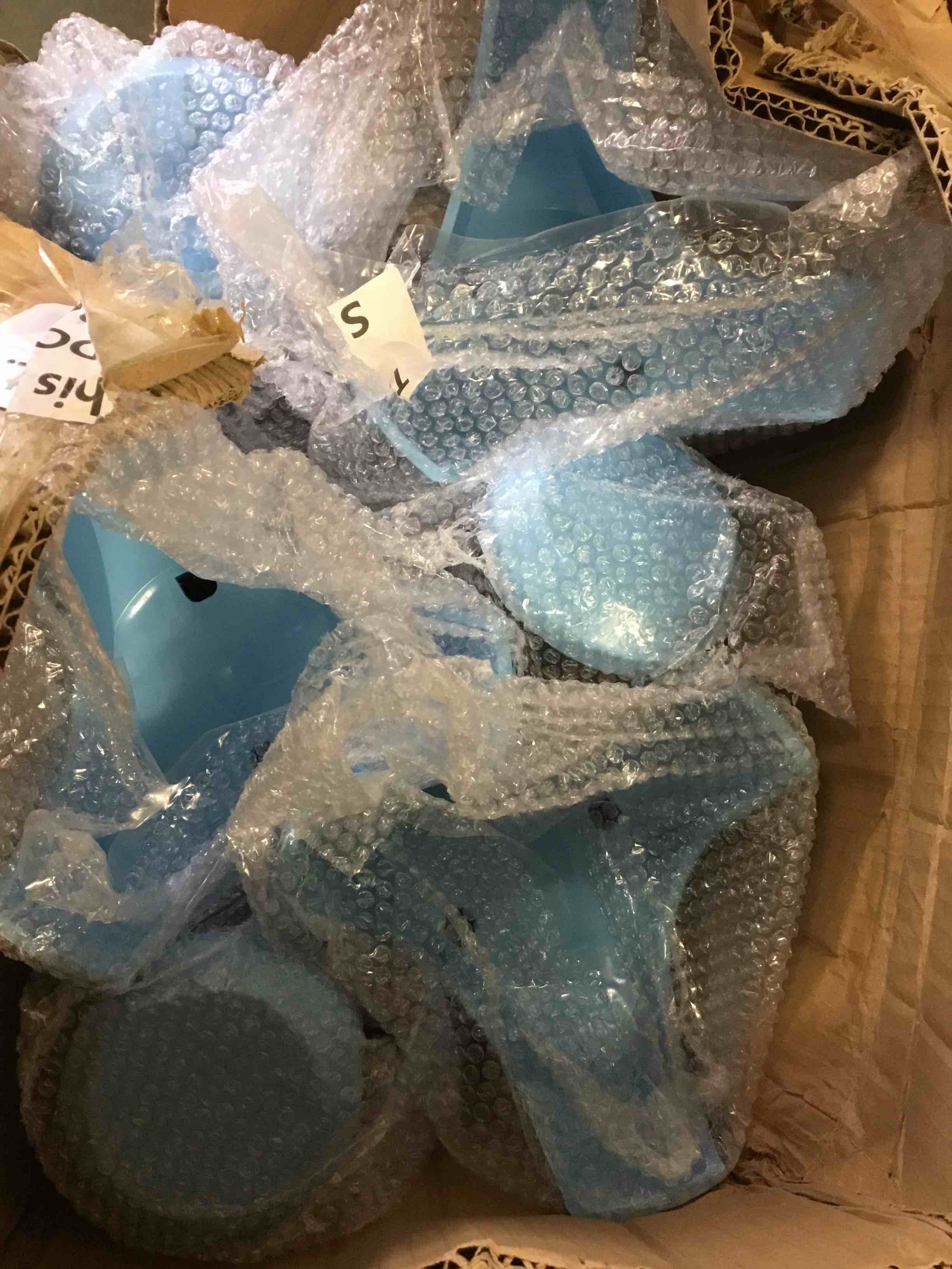 https://s3.amazonaws.com/lotting-images-prod/bidfta/PNK2333040_1741025287863.jpeg