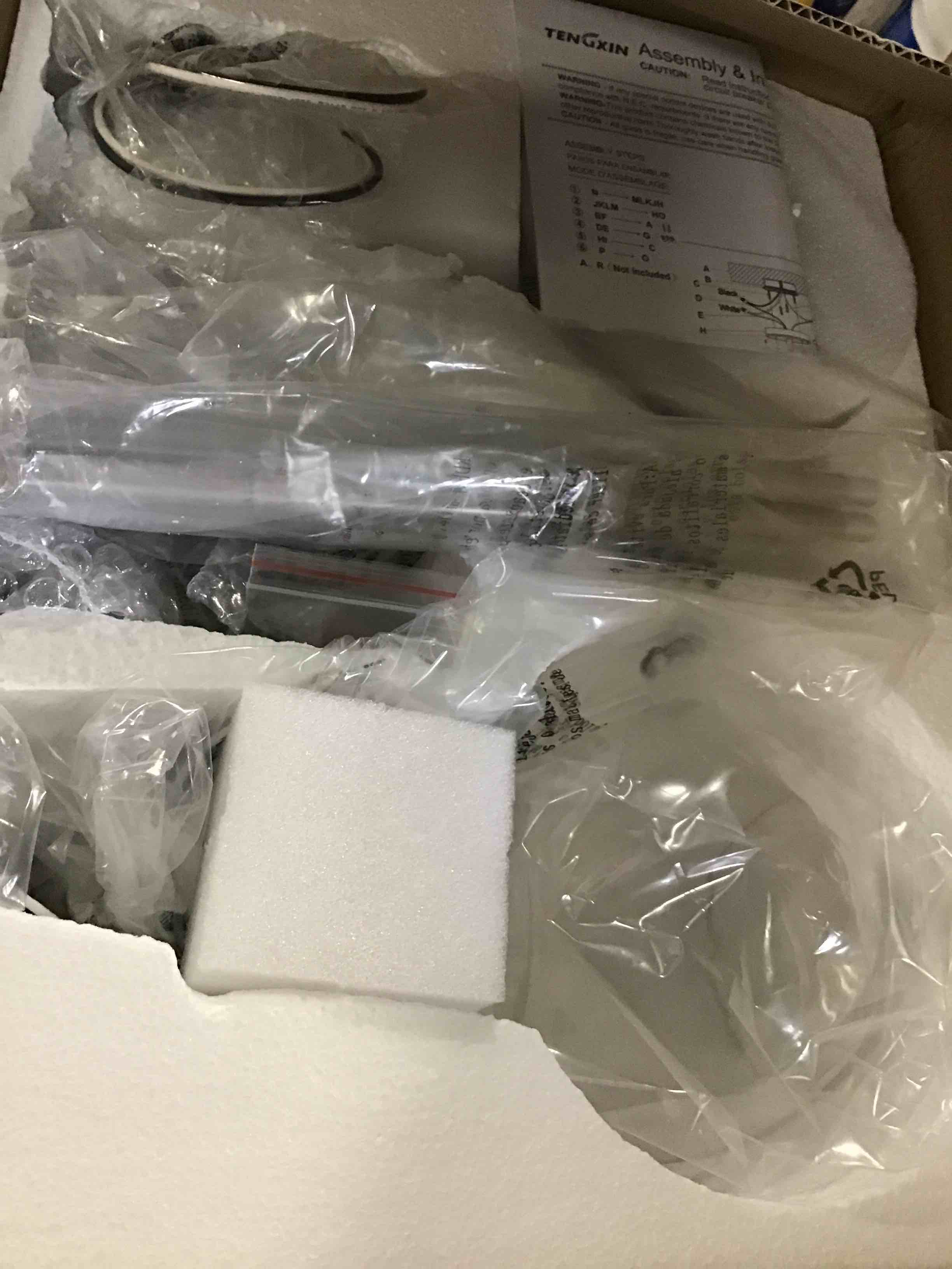 https://s3.amazonaws.com/lotting-images-prod/bidfta/PNK2334335_1742406195408.jpeg