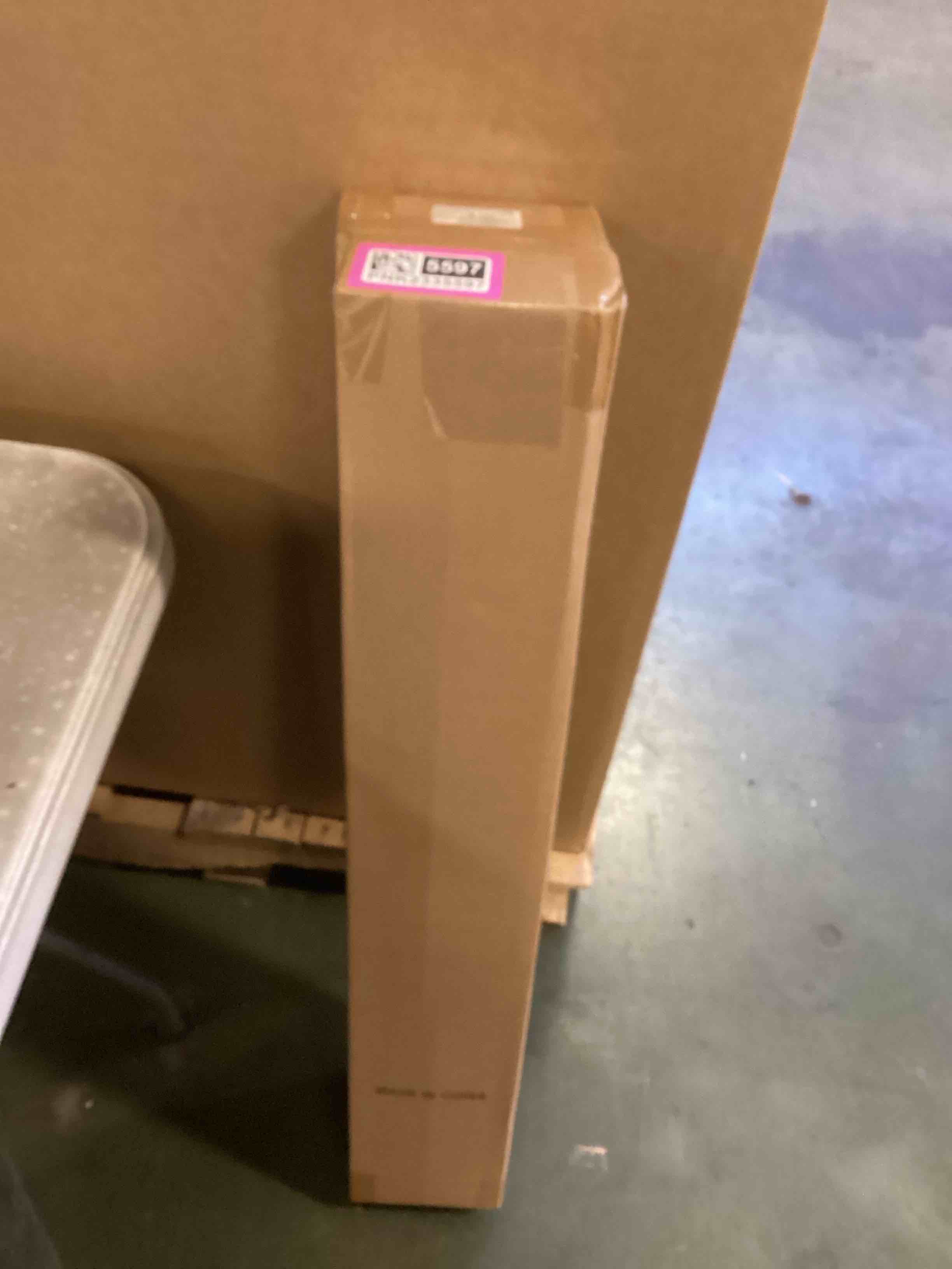 https://s3.amazonaws.com/lotting-images-prod/bidfta/PNK2335597_1740749008352.jpeg