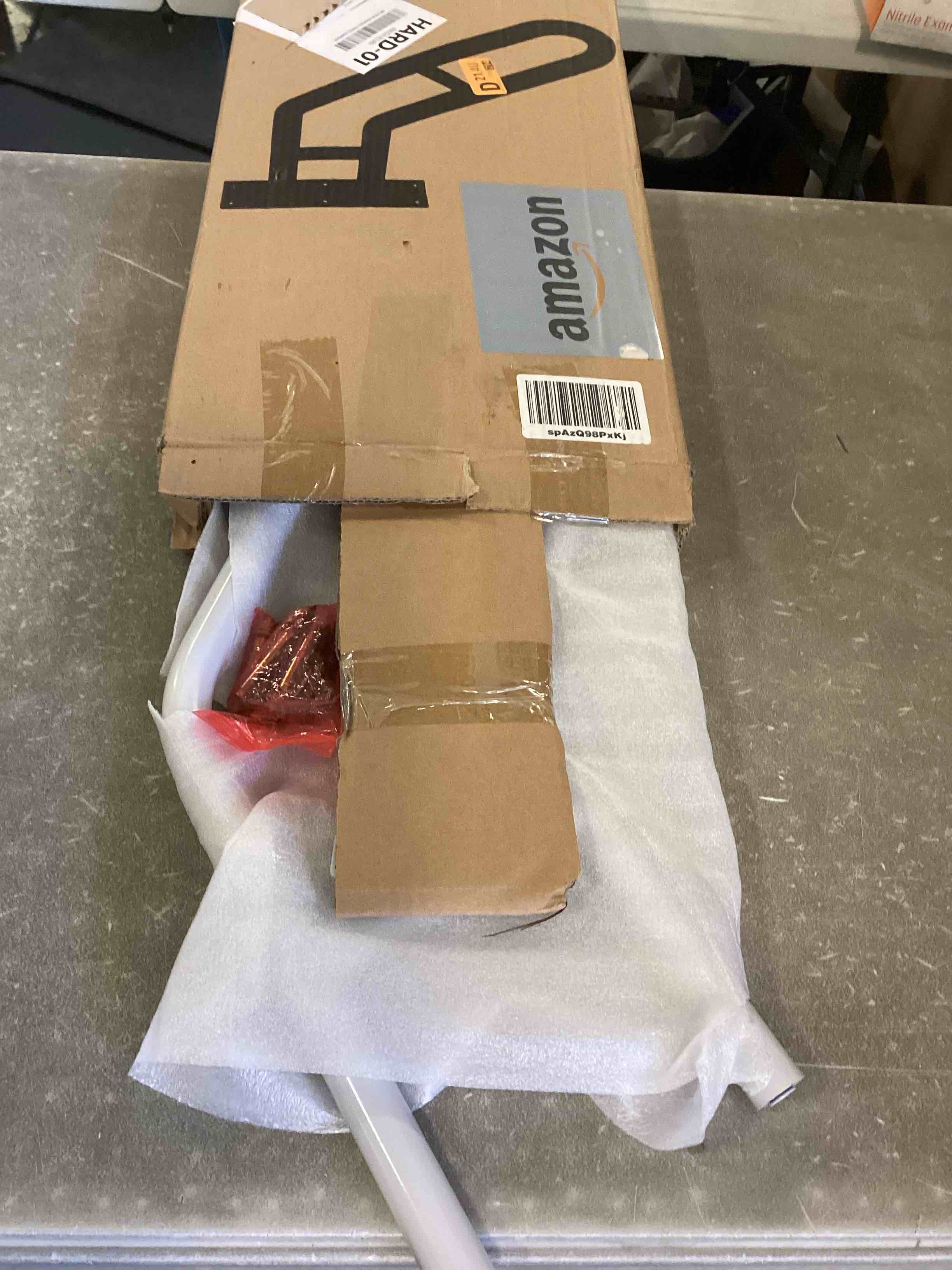 https://s3.amazonaws.com/lotting-images-prod/bidfta/PNK2335633_1740768628204.jpeg