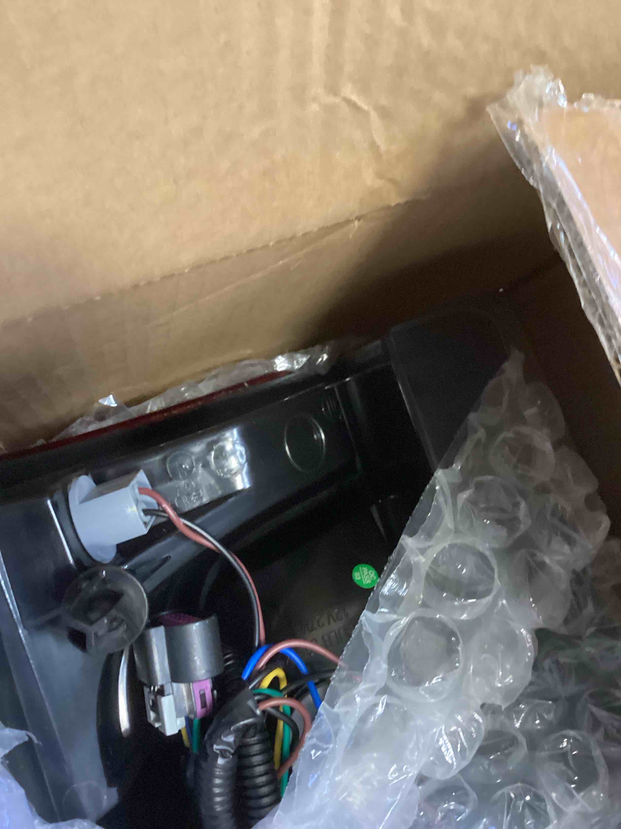 https://s3.amazonaws.com/lotting-images-prod/bidfta/PNK2336552_1742563680286.jpeg