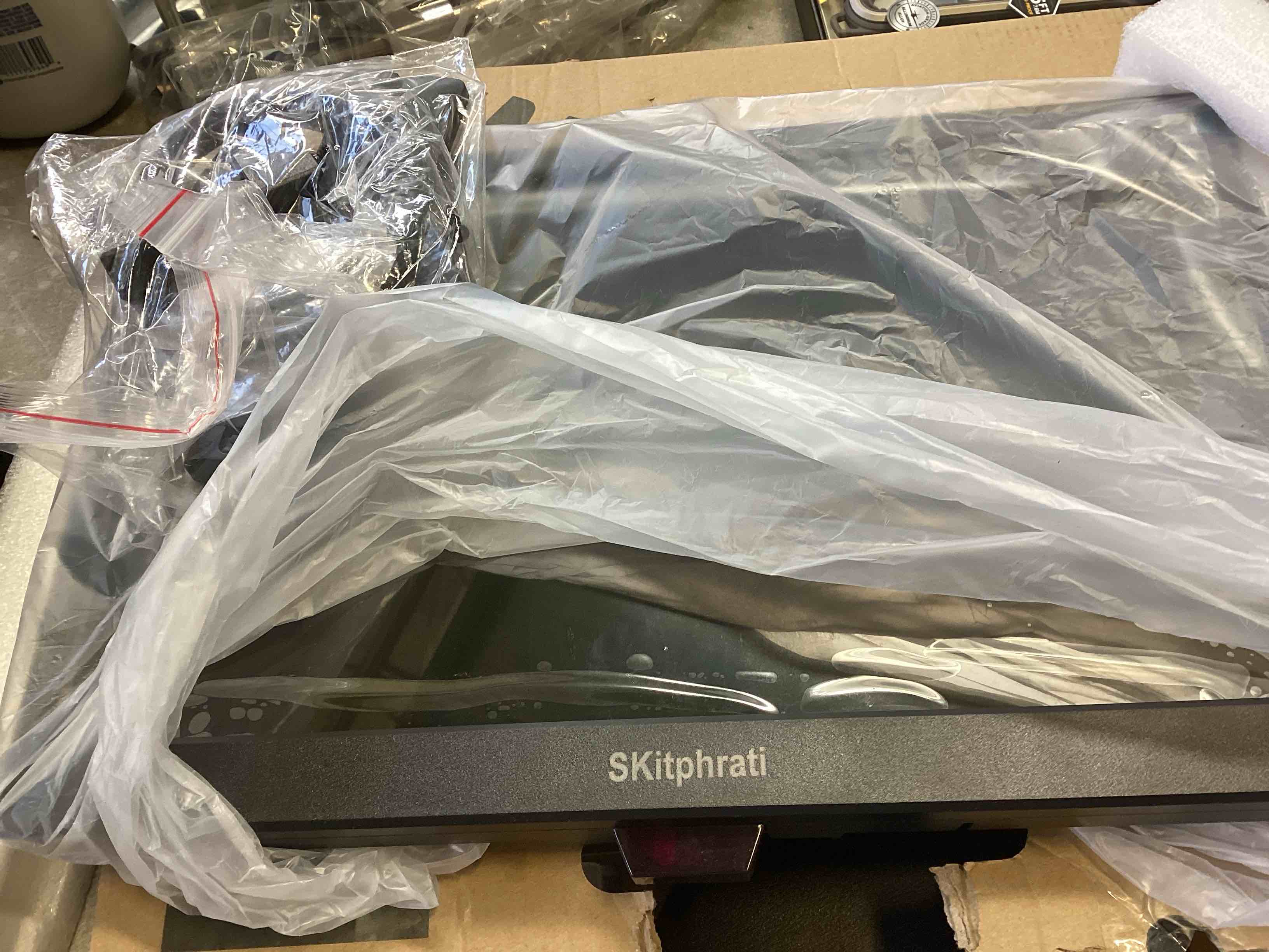 https://s3.amazonaws.com/lotting-images-prod/bidfta/PNK2336860_1742841296668.jpeg