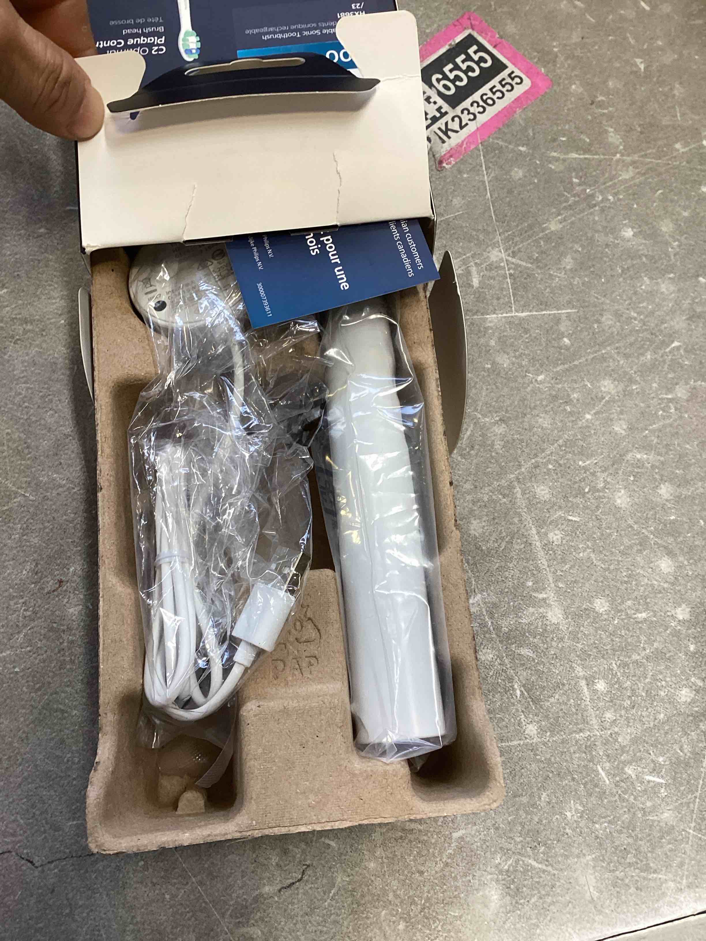 https://s3.amazonaws.com/lotting-images-prod/bidfta/PNK2337661_1743527216737.jpeg