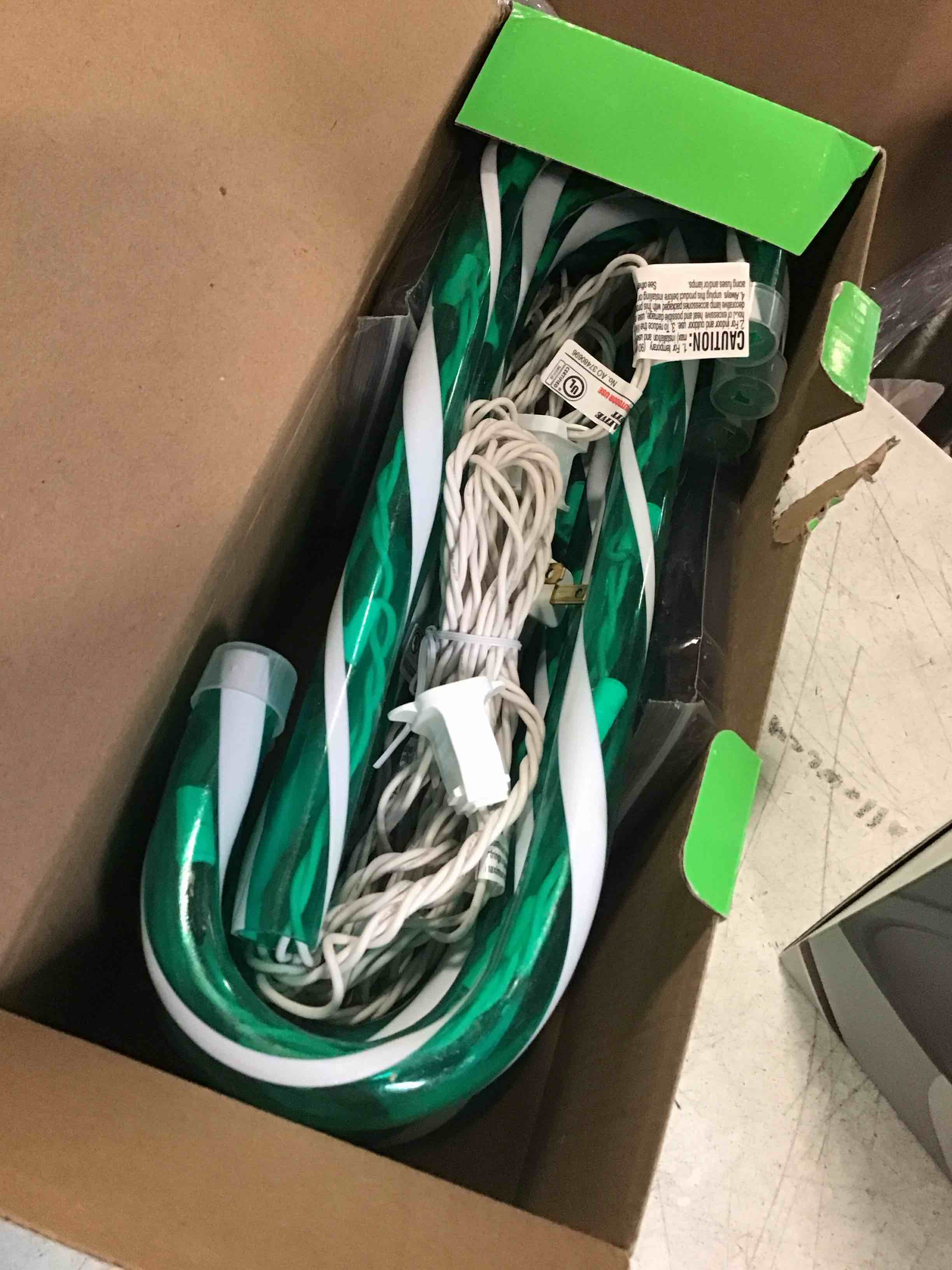 https://s3.amazonaws.com/lotting-images-prod/bidfta/PNK2340077_1741723739298.jpeg