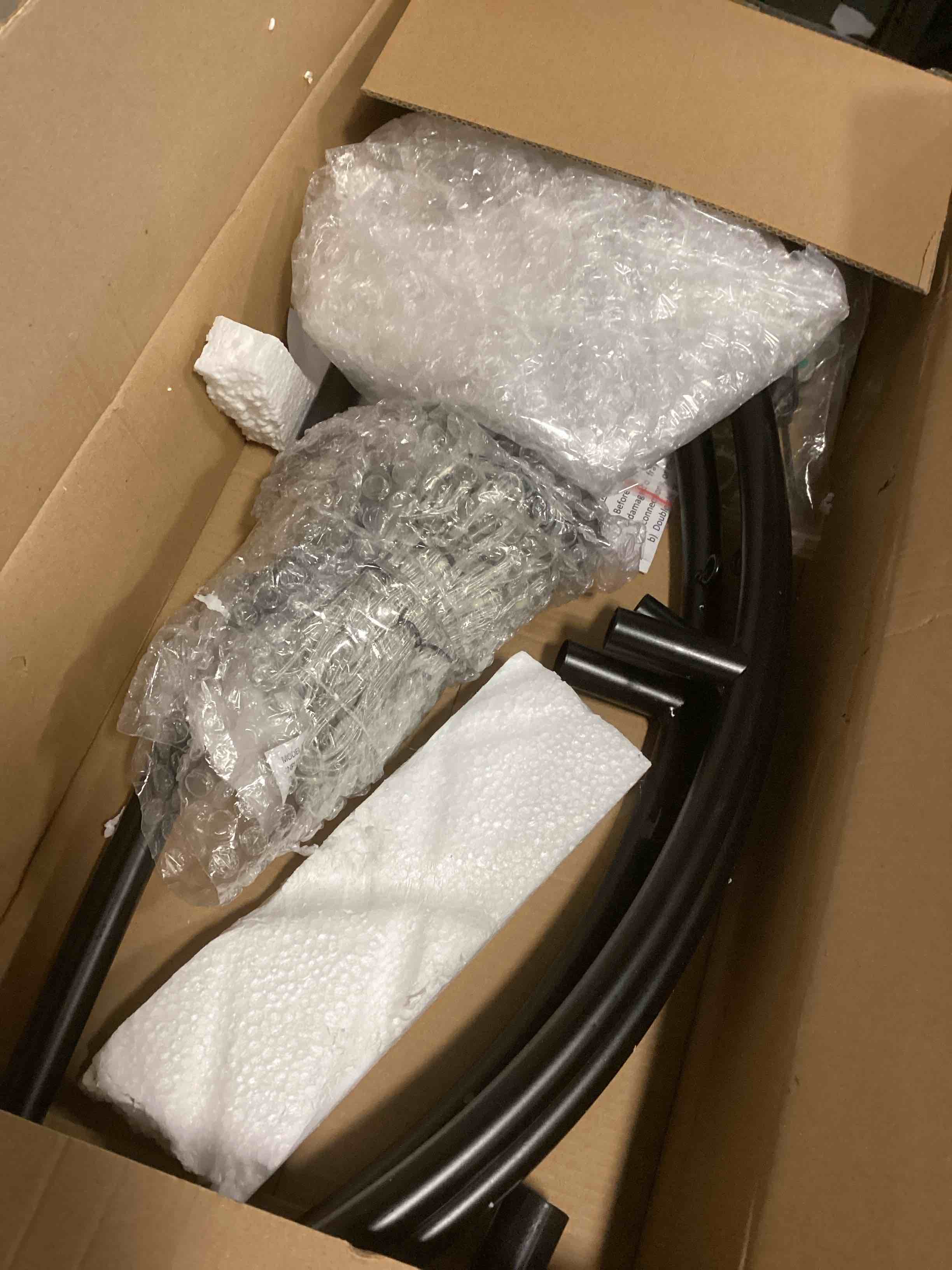 https://s3.amazonaws.com/lotting-images-prod/bidfta/PNK2341405_1740490119936.jpeg
