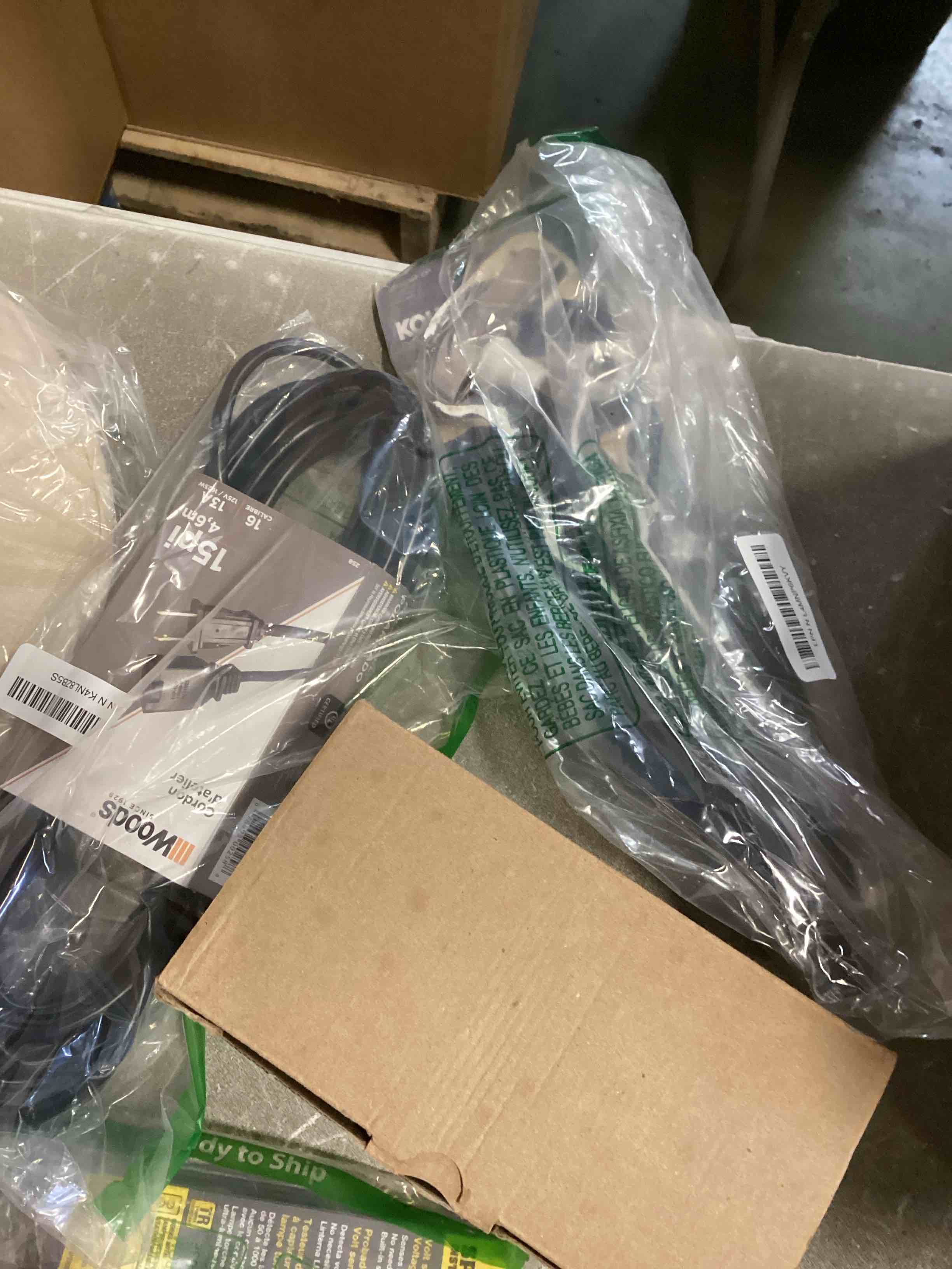 https://s3.amazonaws.com/lotting-images-prod/bidfta/PNK2341485_1740507901761.jpeg
