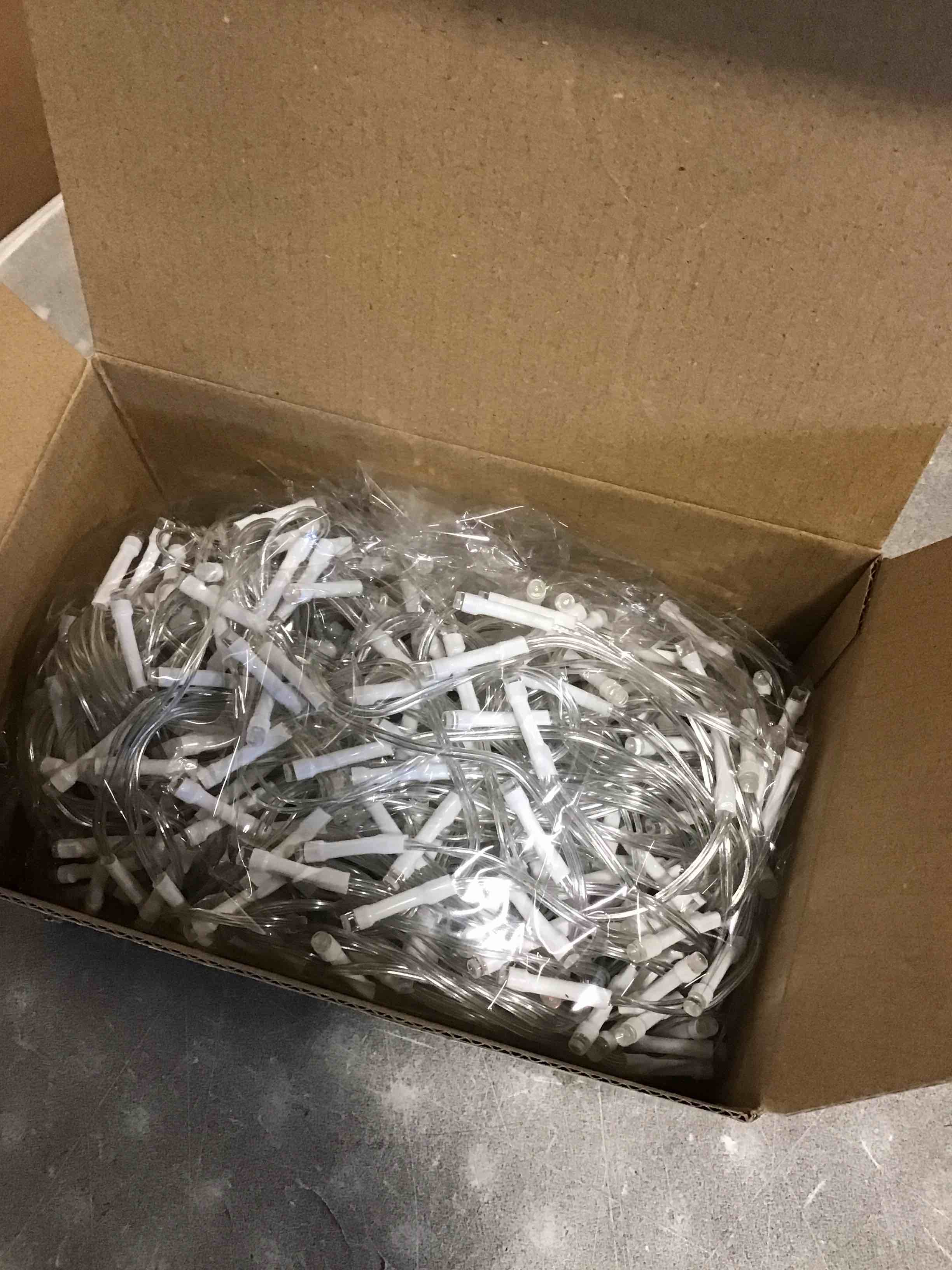 https://s3.amazonaws.com/lotting-images-prod/bidfta/PNK2341568_1740575639885.jpeg