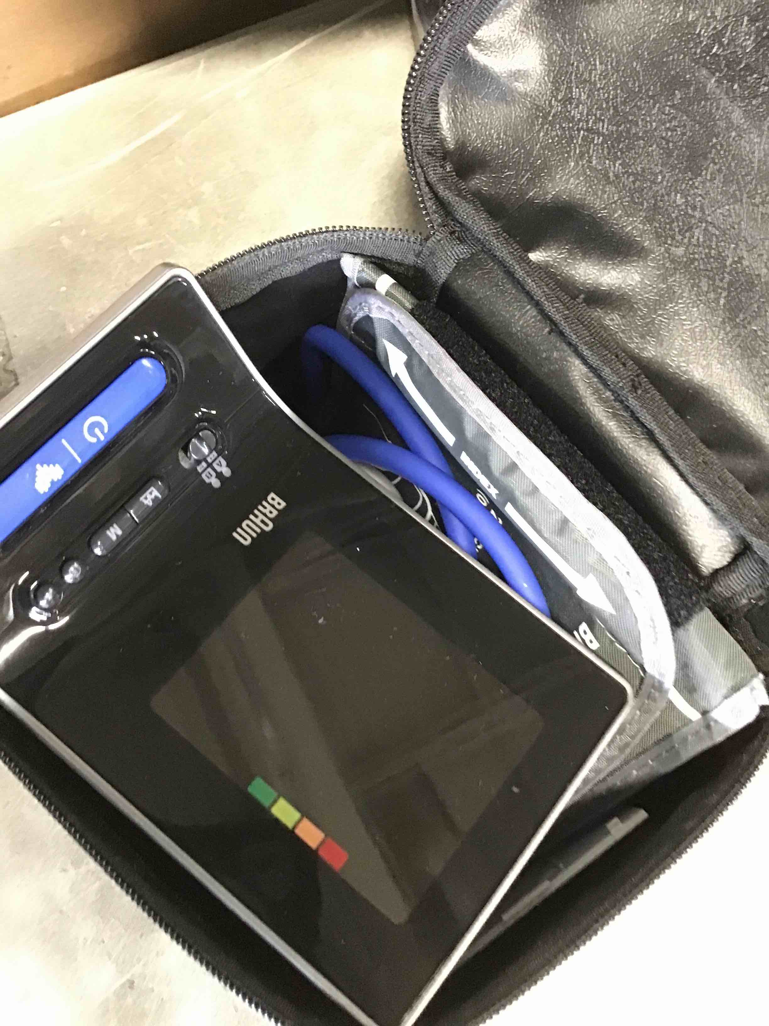 https://s3.amazonaws.com/lotting-images-prod/bidfta/PNK2341729_1741018724637.jpeg