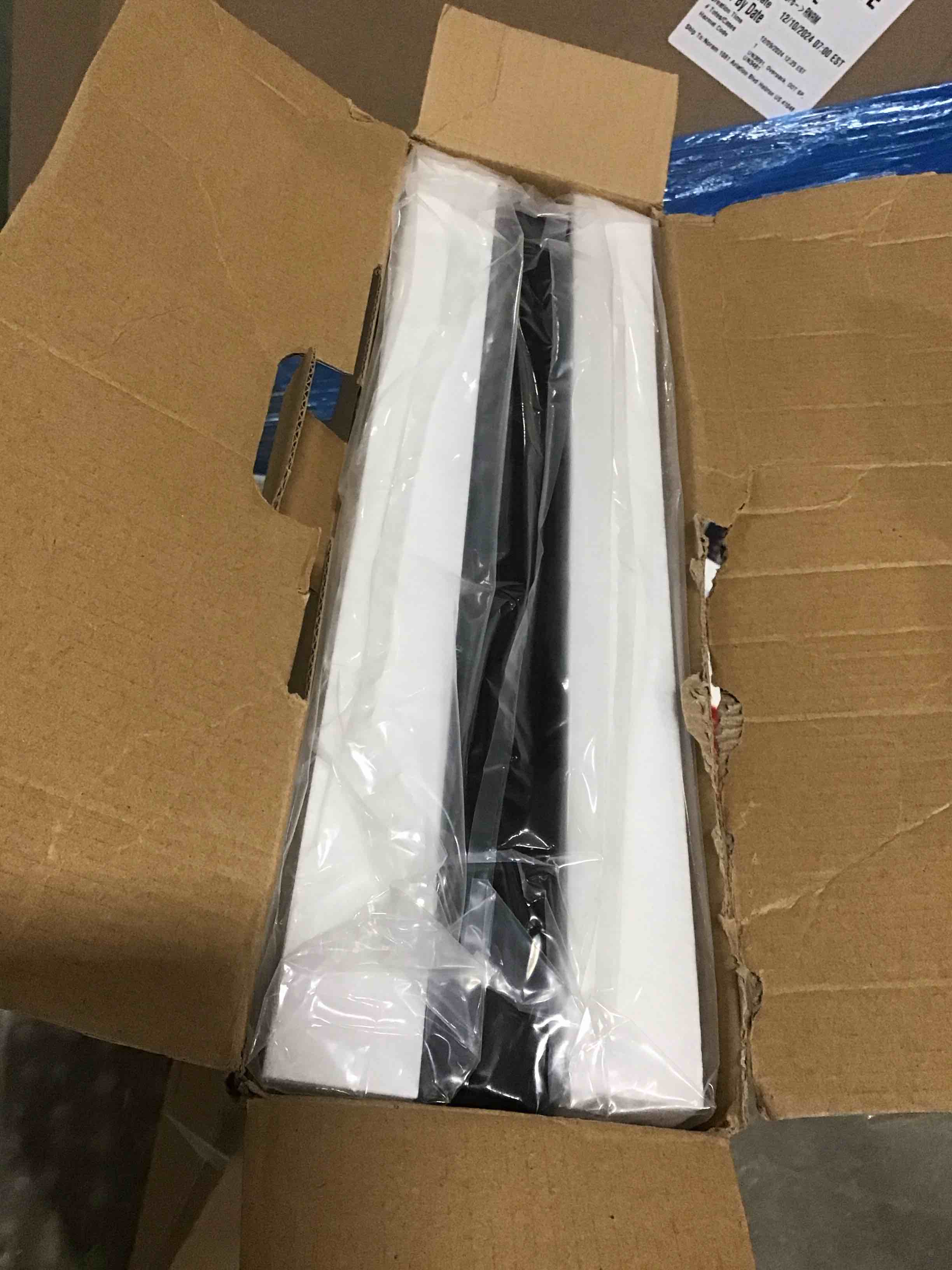 https://s3.amazonaws.com/lotting-images-prod/bidfta/PNK2342378_1741867692951.jpeg