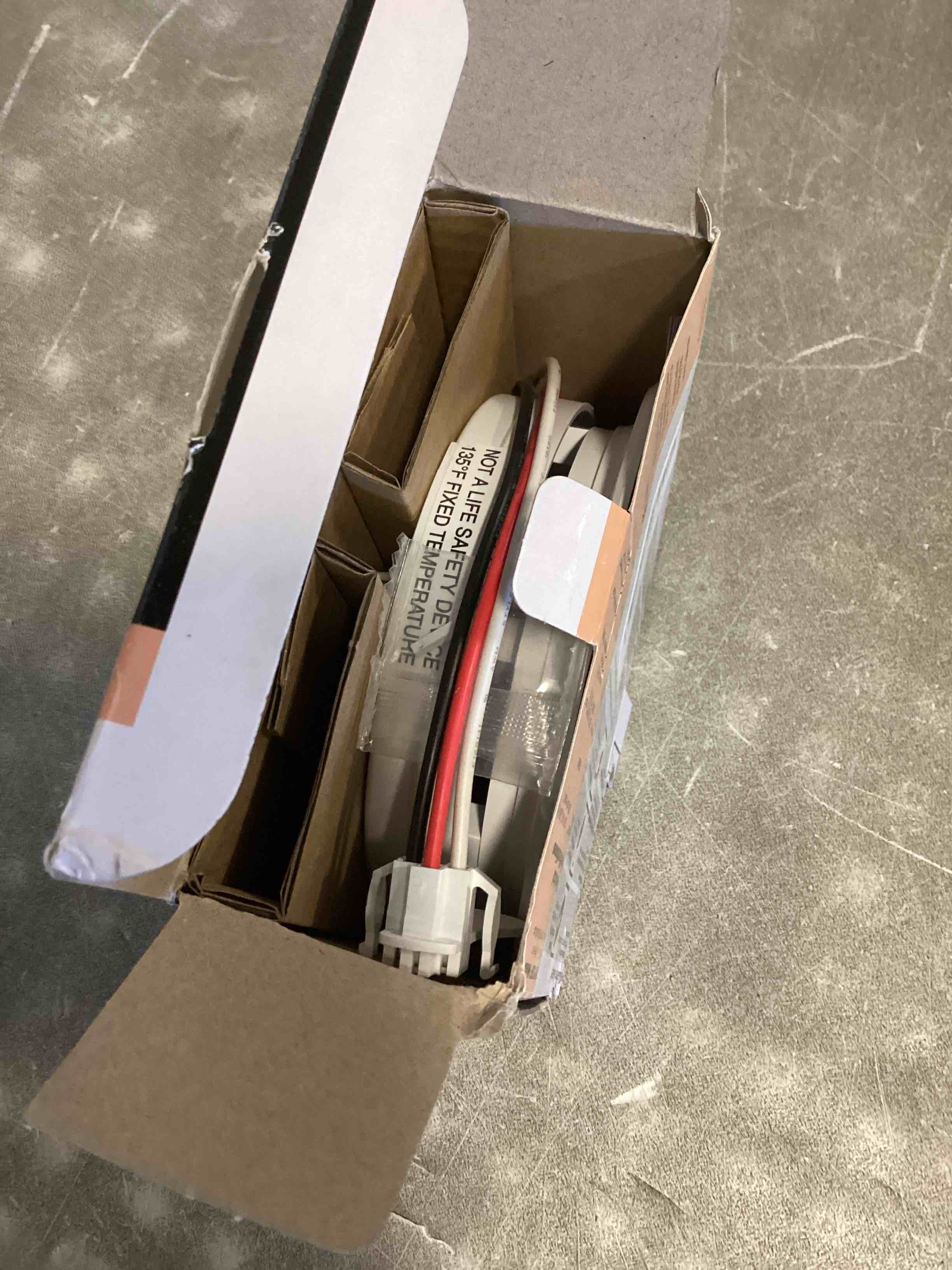 https://s3.amazonaws.com/lotting-images-prod/bidfta/PNK2342722_1742226280343.jpeg