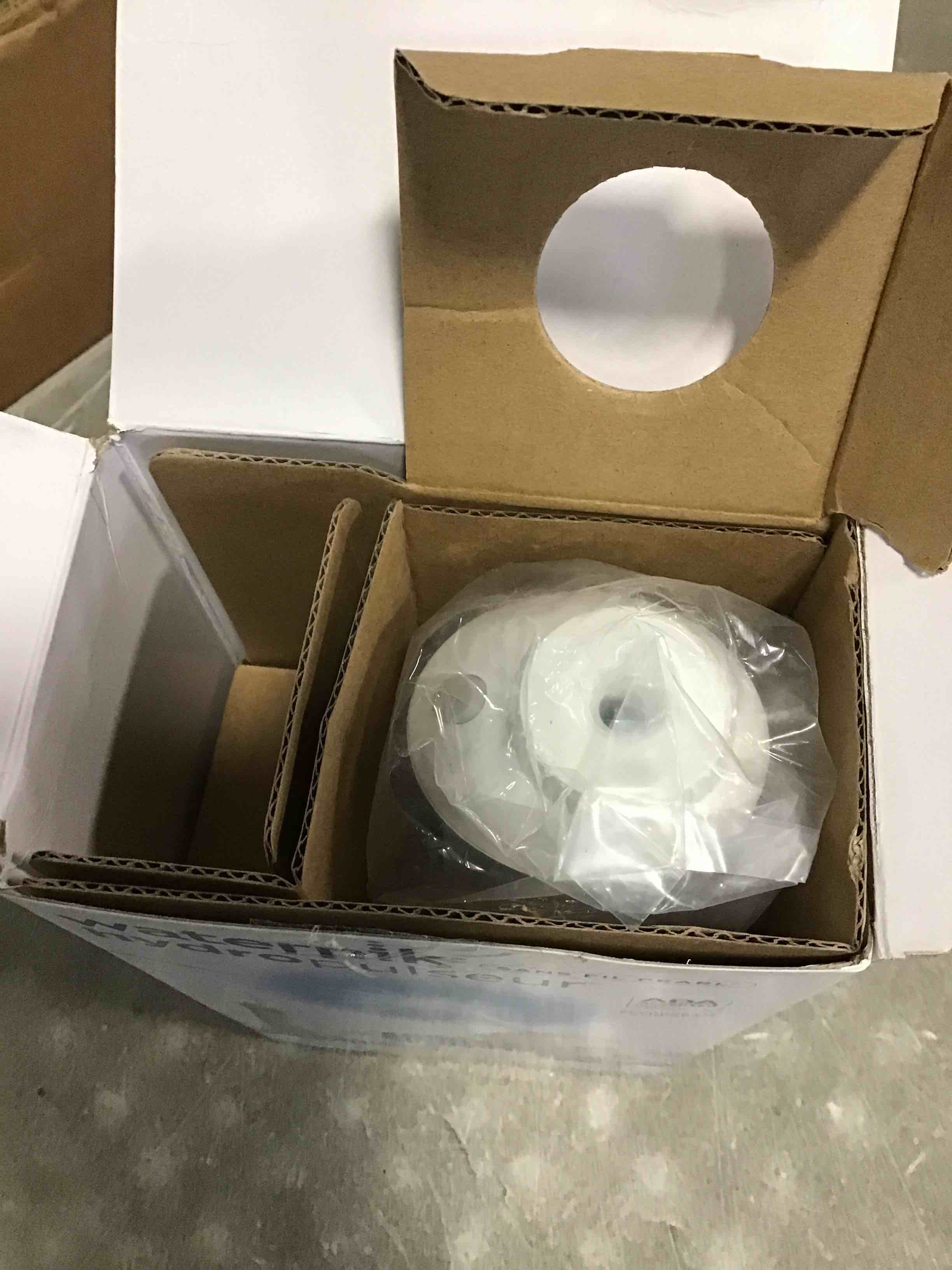 https://s3.amazonaws.com/lotting-images-prod/bidfta/PNK2343187_1742501680392.jpeg