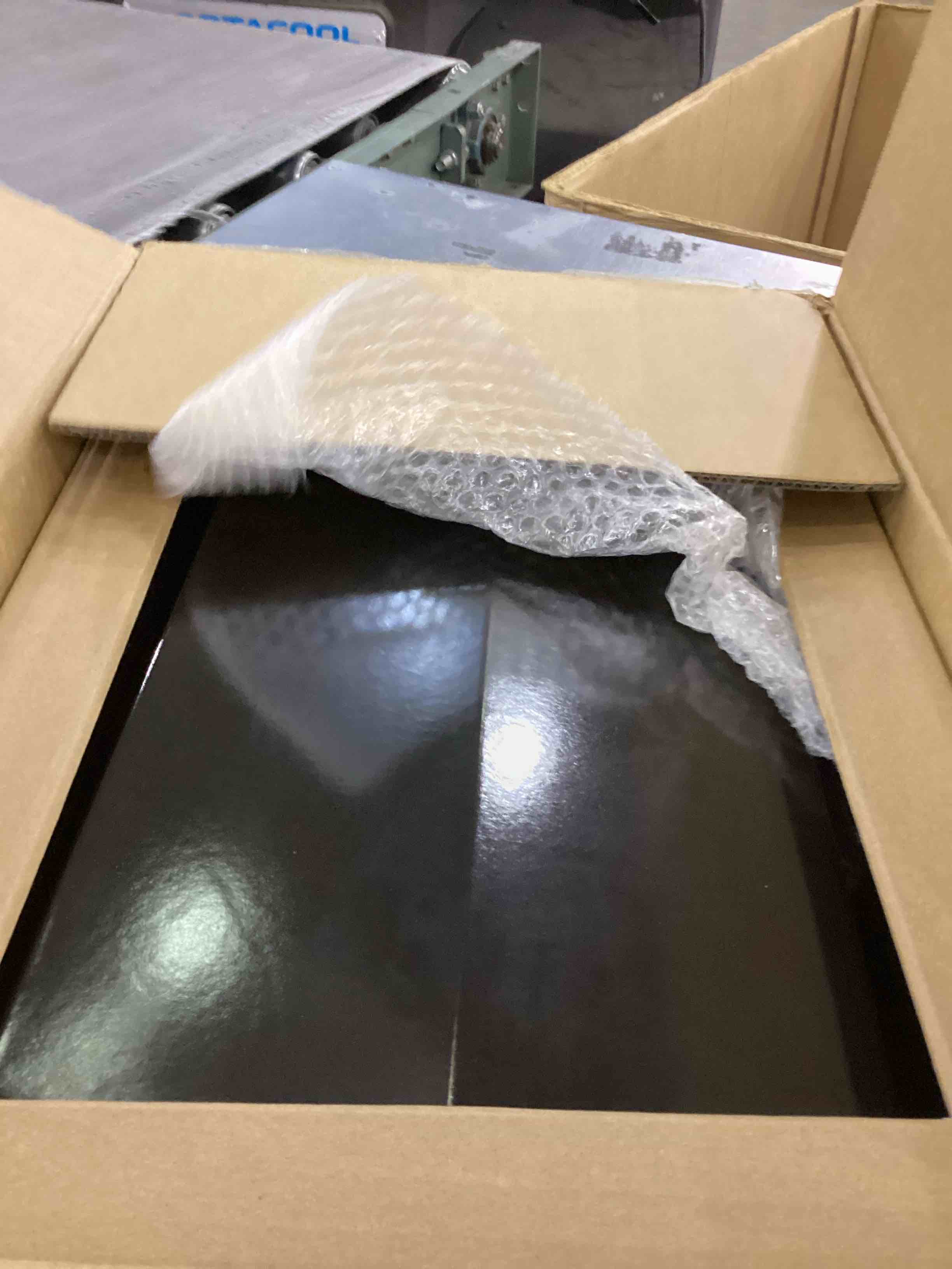 https://s3.amazonaws.com/lotting-images-prod/bidfta/PNK2344016_1753795334039.jpeg