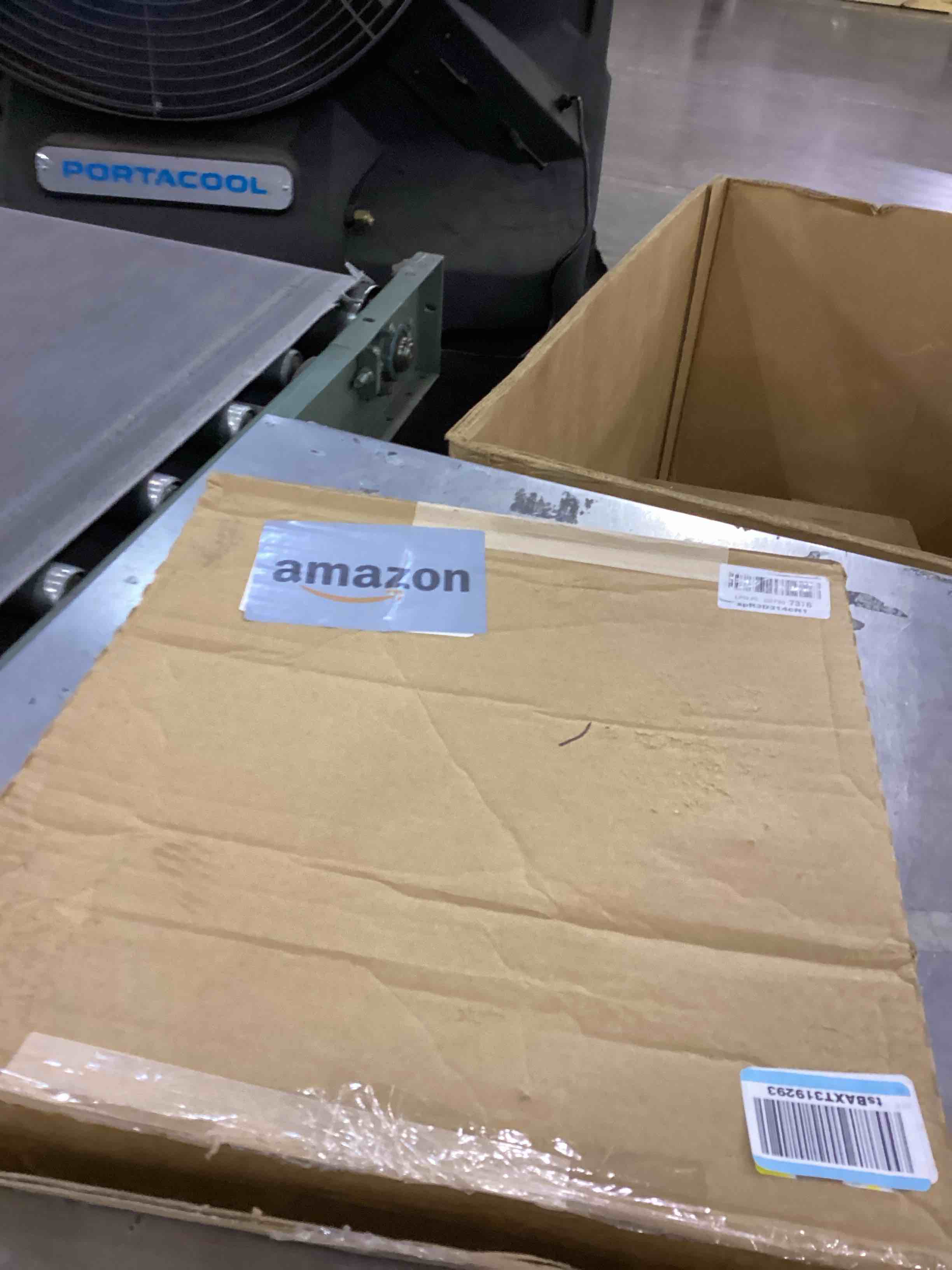 https://s3.amazonaws.com/lotting-images-prod/bidfta/PNK2345191_1753961138697.jpeg