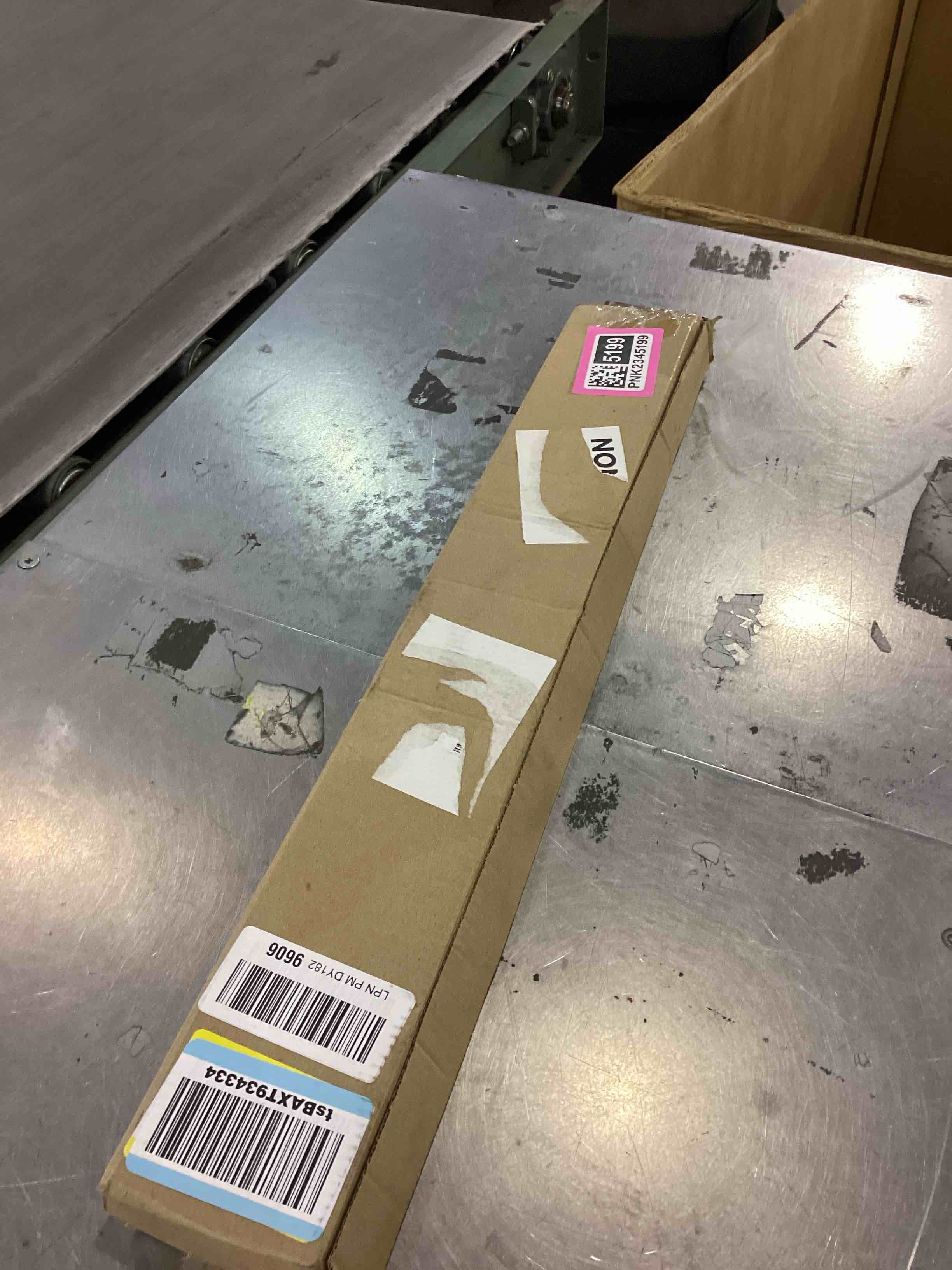 https://s3.amazonaws.com/lotting-images-prod/bidfta/PNK2345199_1753960046491.jpeg