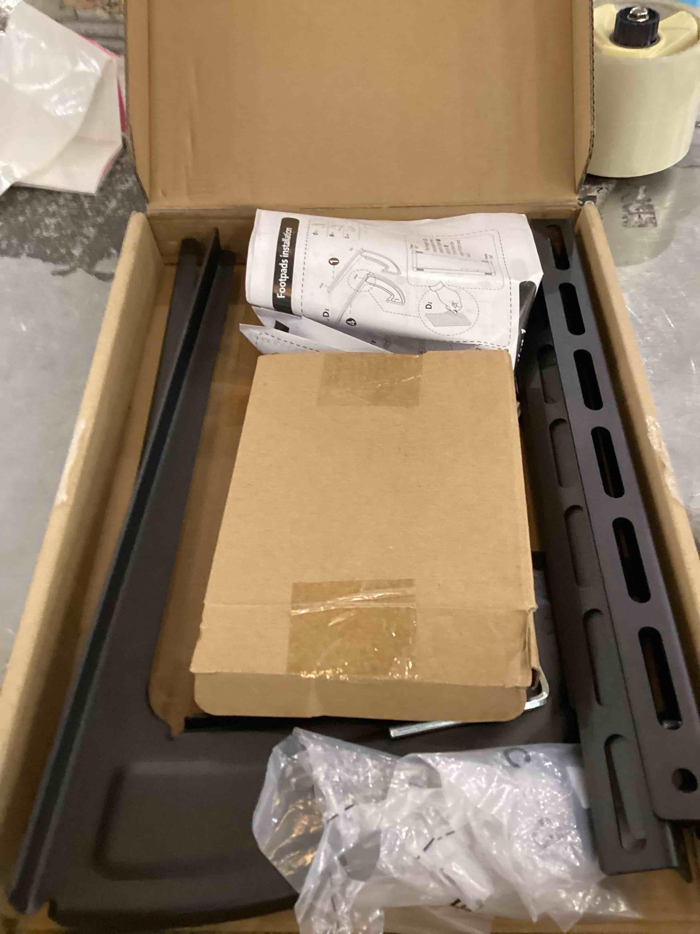 https://s3.amazonaws.com/lotting-images-prod/bidfta/PNK2345890_1753897373507.jpeg