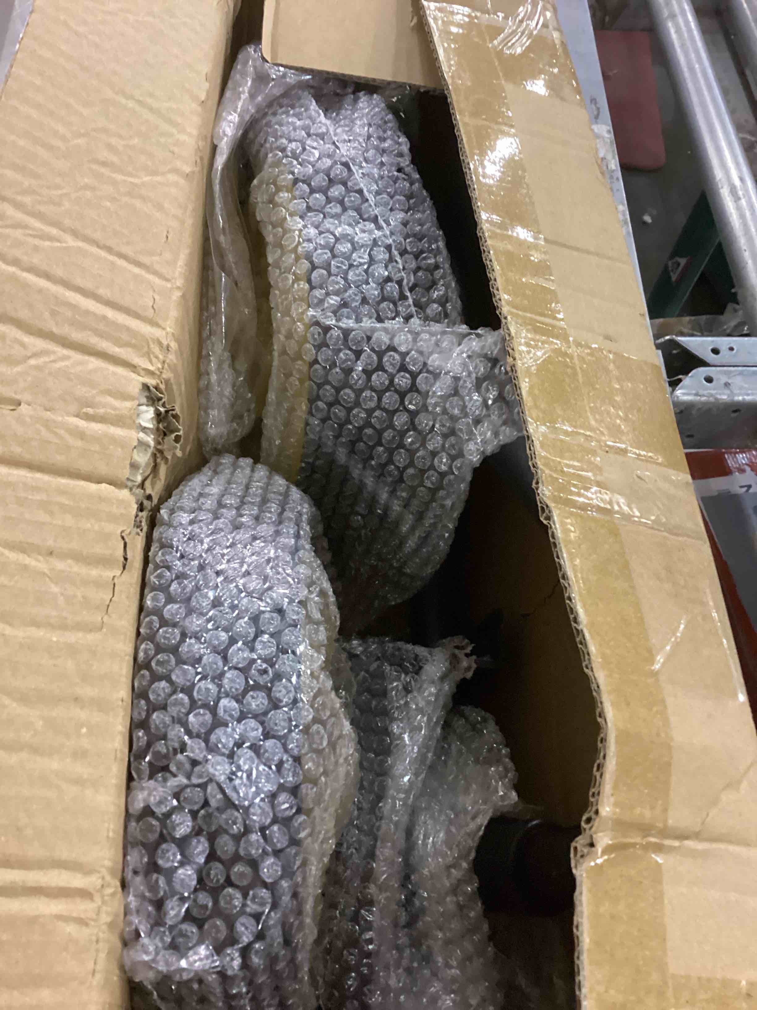 https://s3.amazonaws.com/lotting-images-prod/bidfta/PNK2347186_1753273160637.jpeg